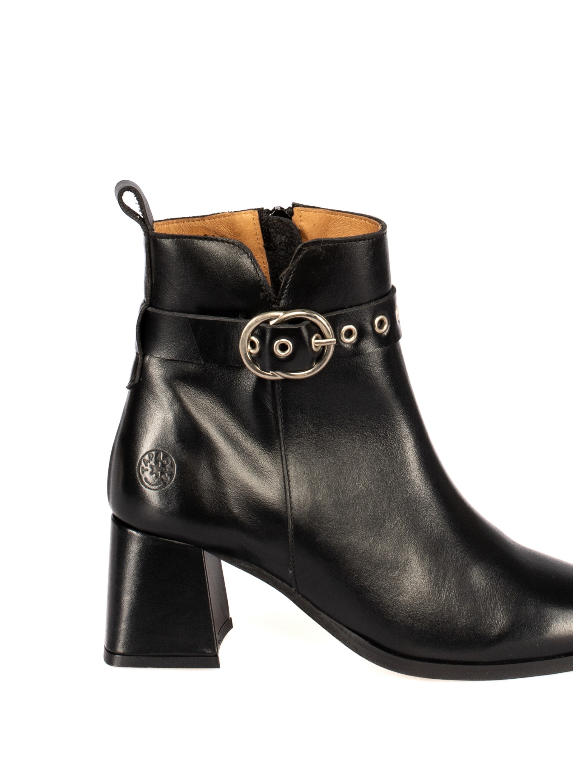 Botim em Pele com Fivela