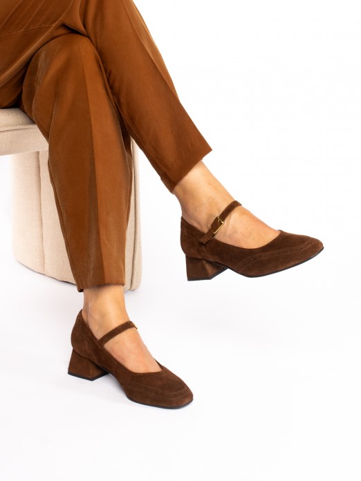 Suede Mid-Heel Shoe with
 English Perforation