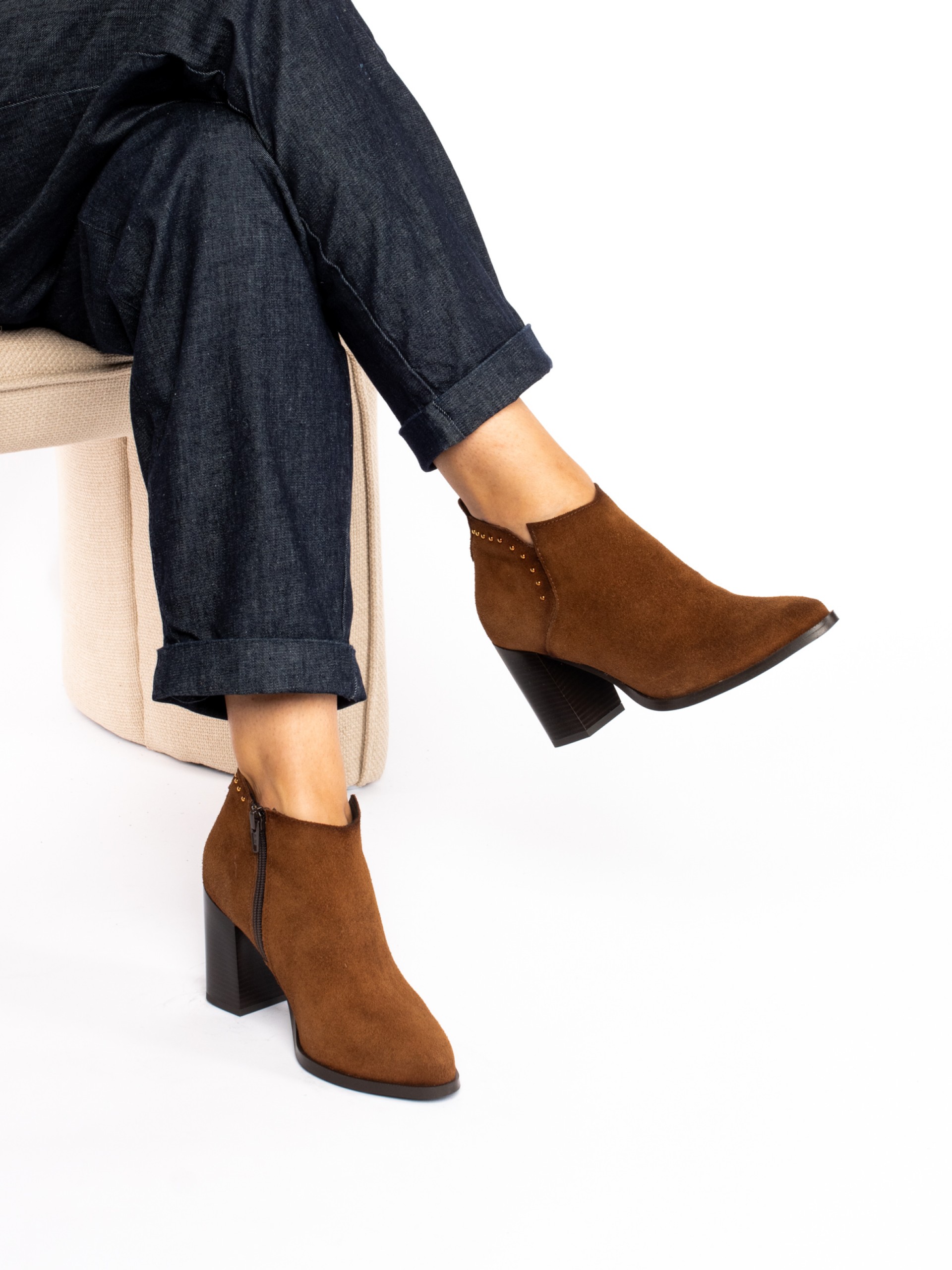 Botim em Camurça com Tachas