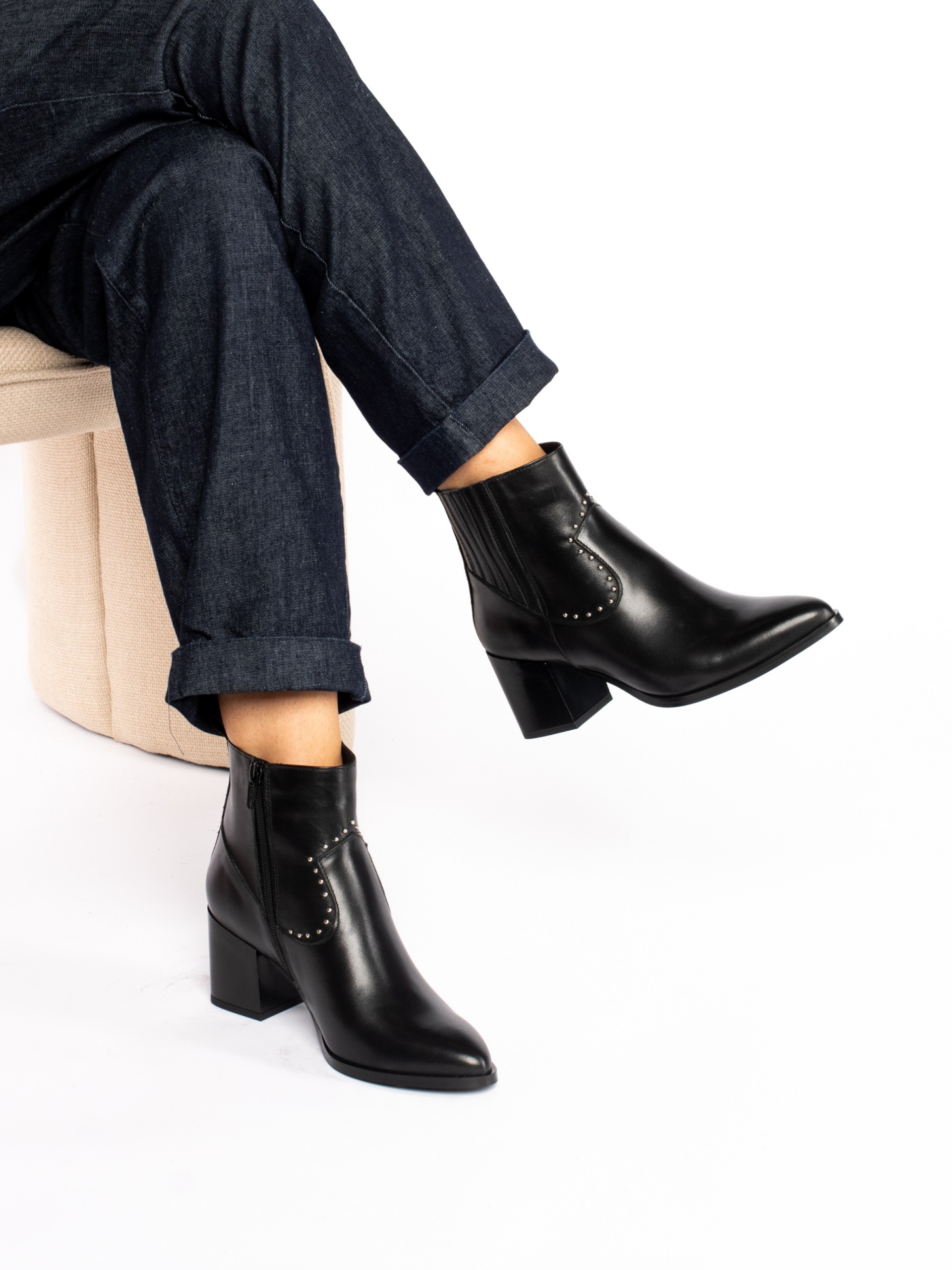 Leather high heel ankle boot with elastic and stud