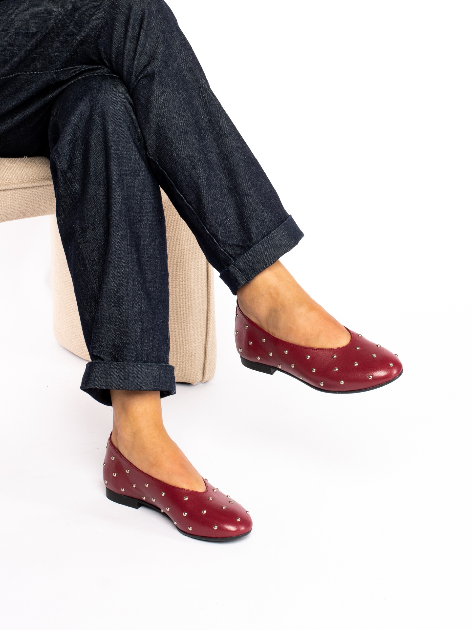 Sabrina em pele com tachas