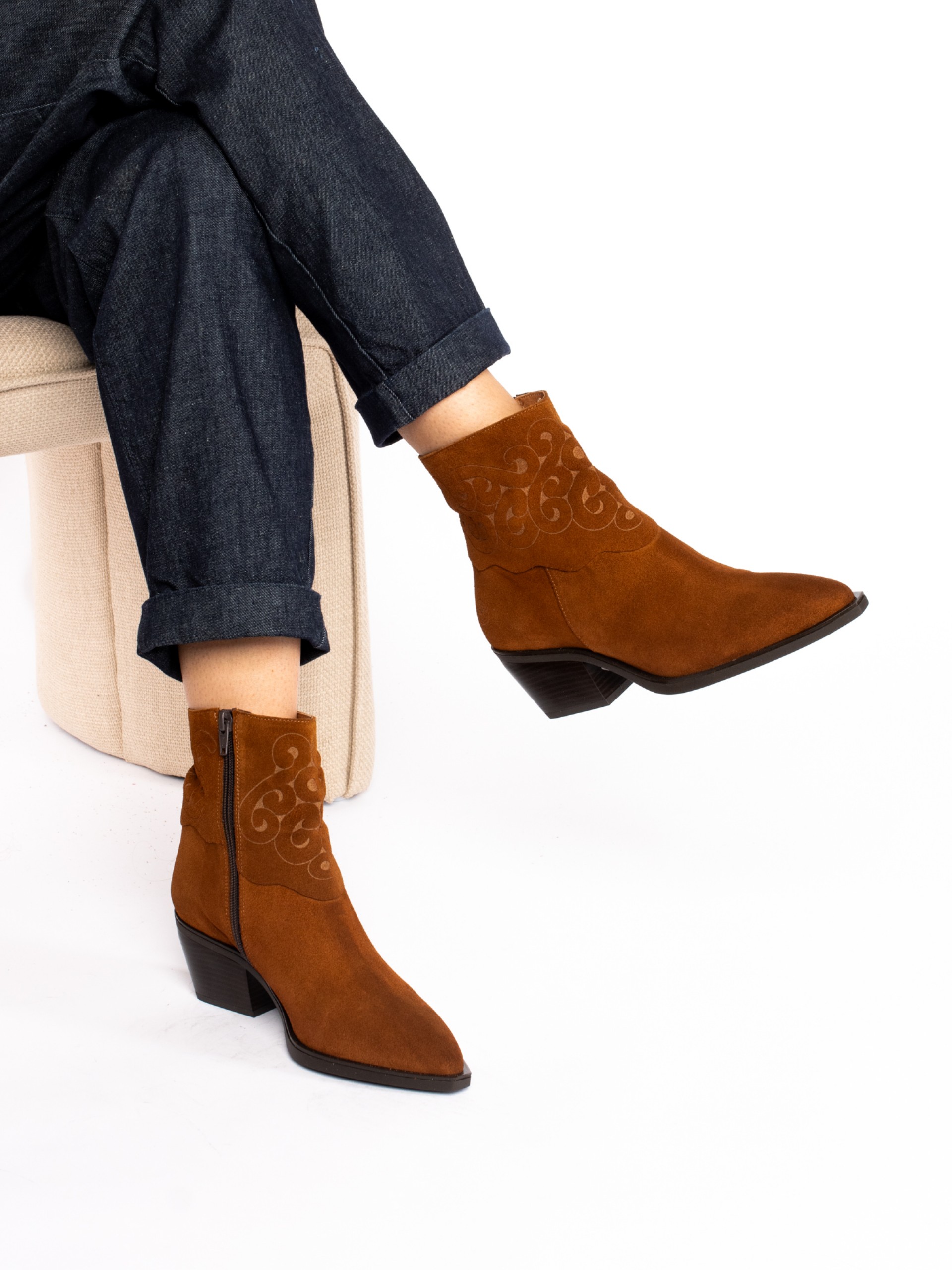 Botim em Camurça com Gola