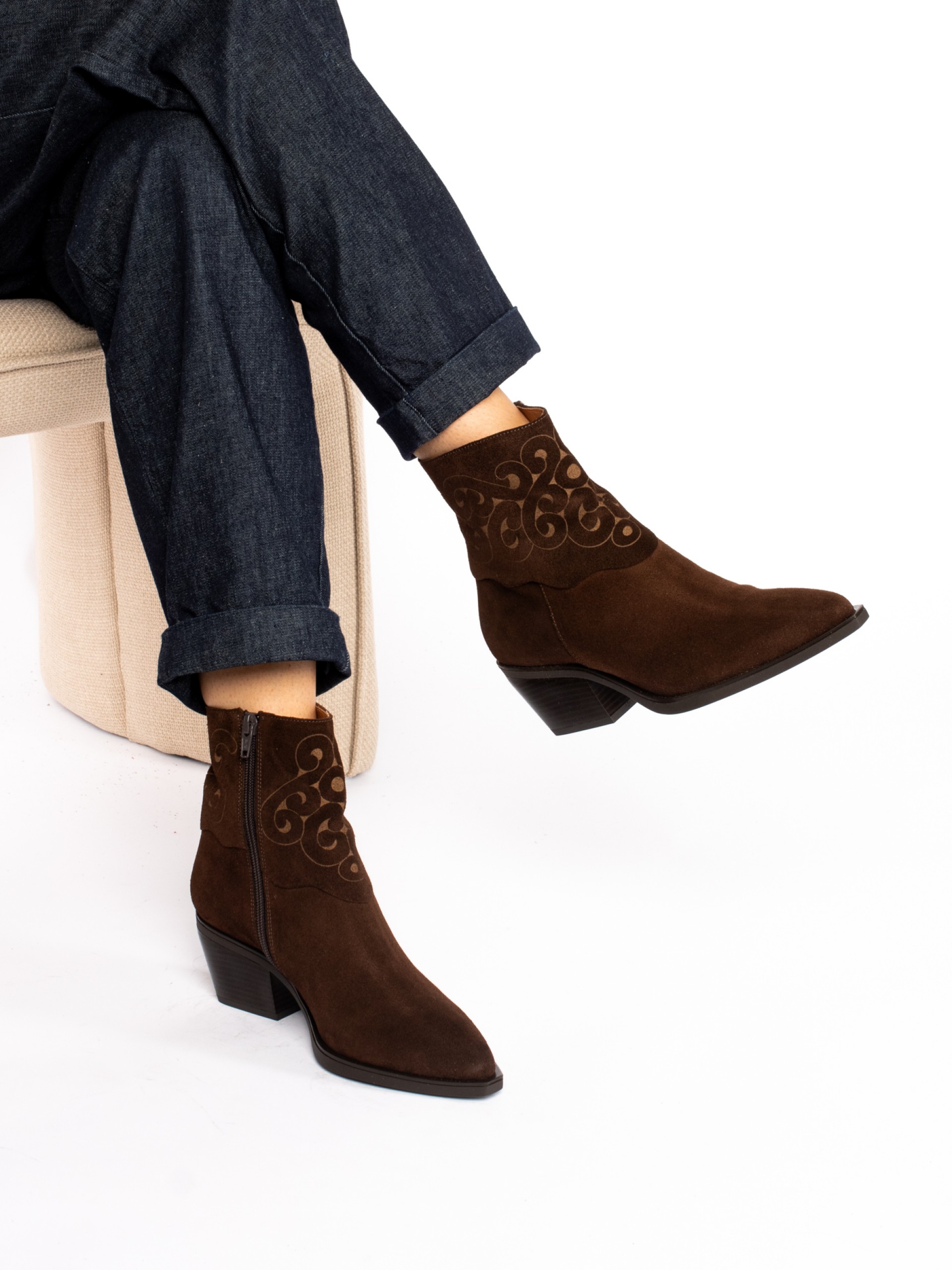 Botim em Camurça com Gola