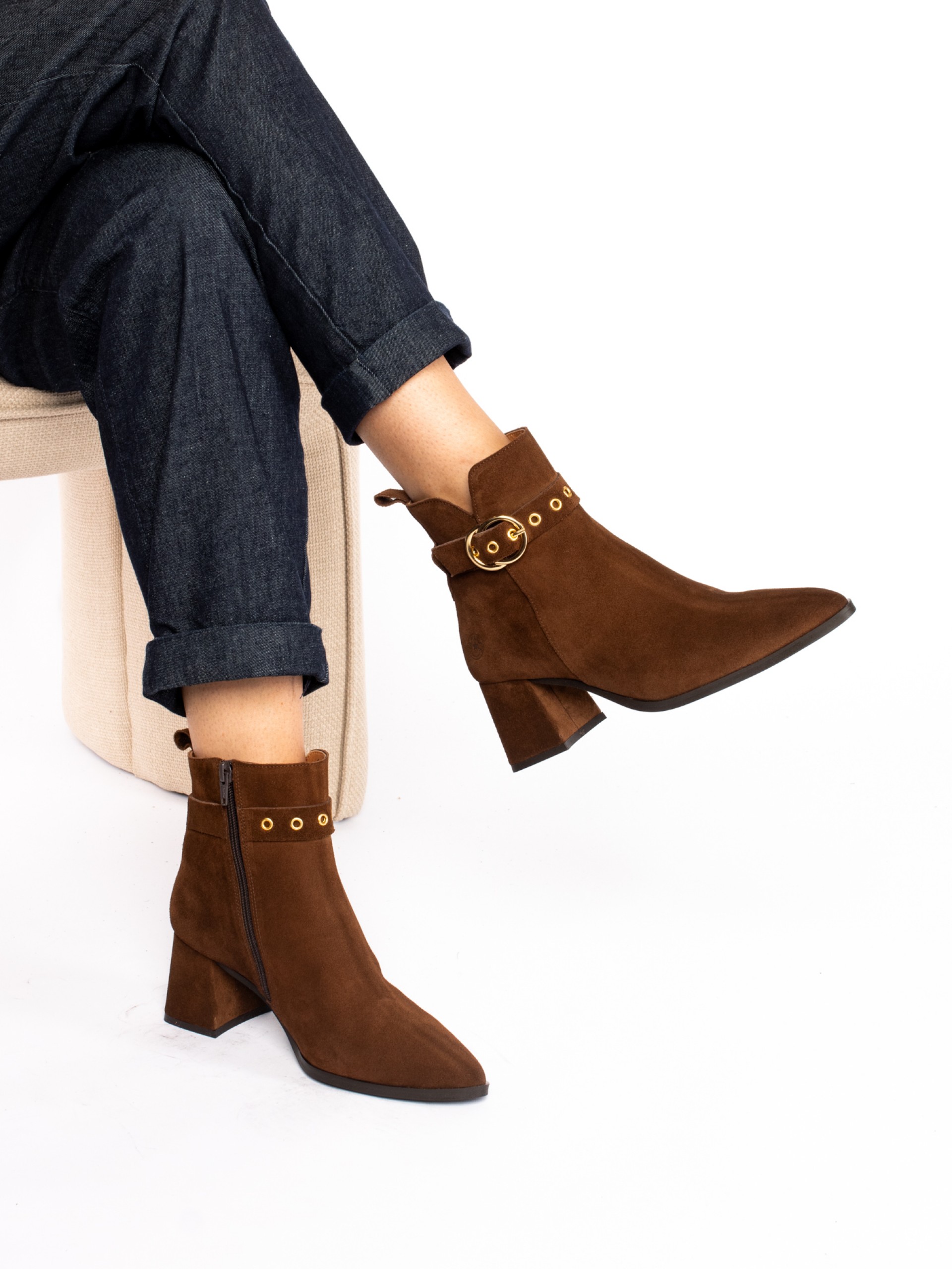 Botim em Camurça com Fivela