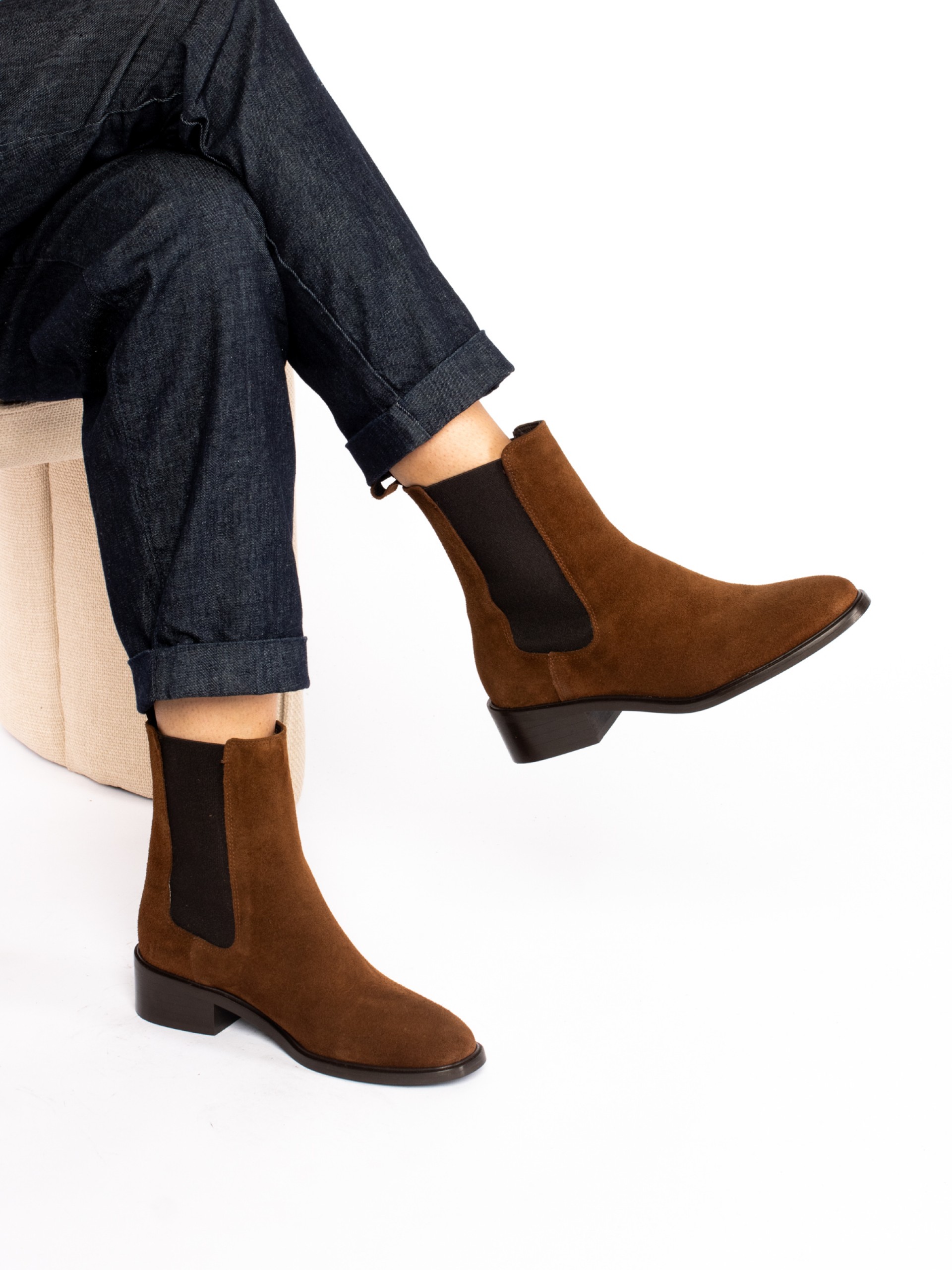 Bota com Elásticos em Camurça