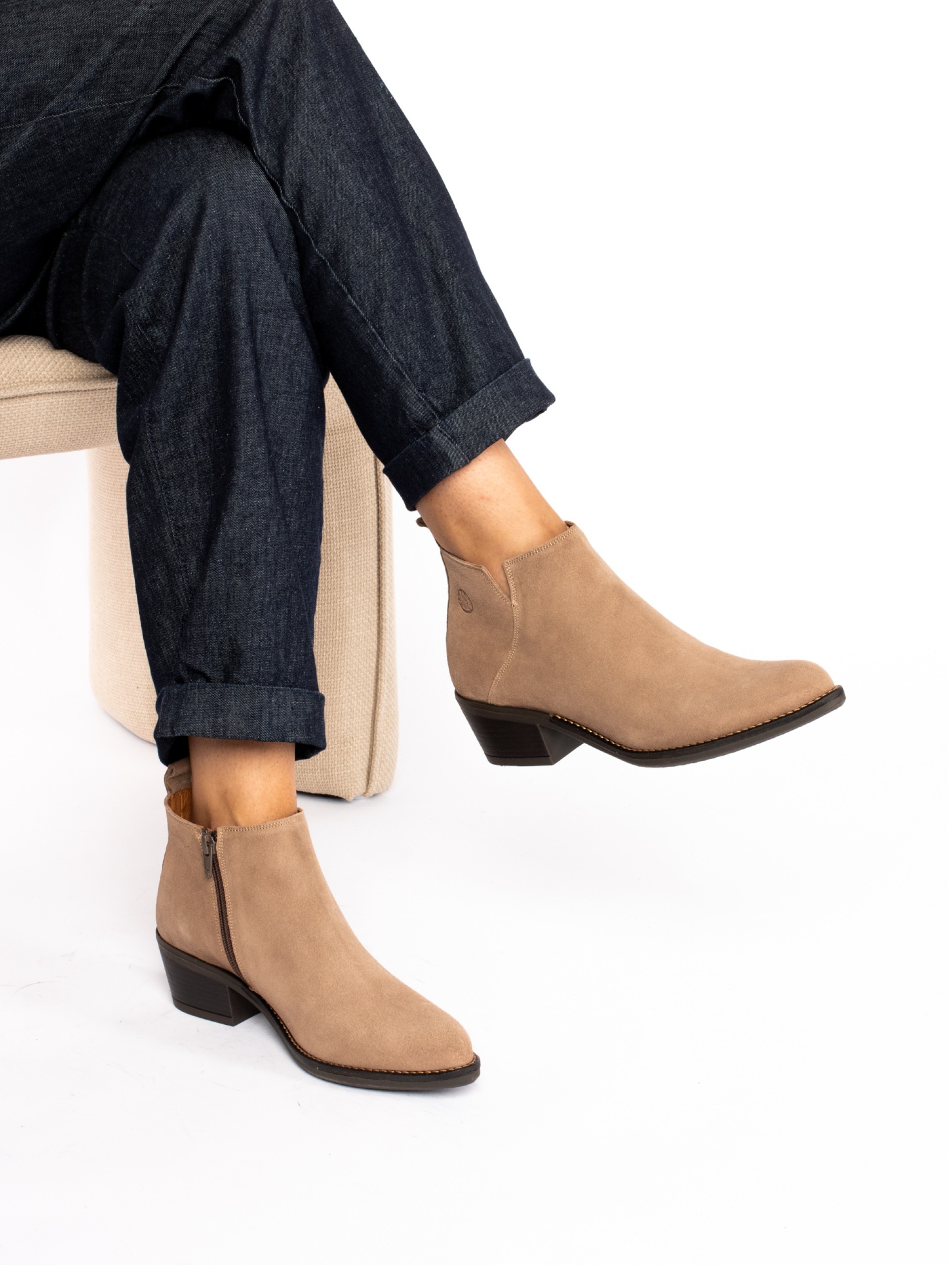 Botim Estilo Texano em Camurça