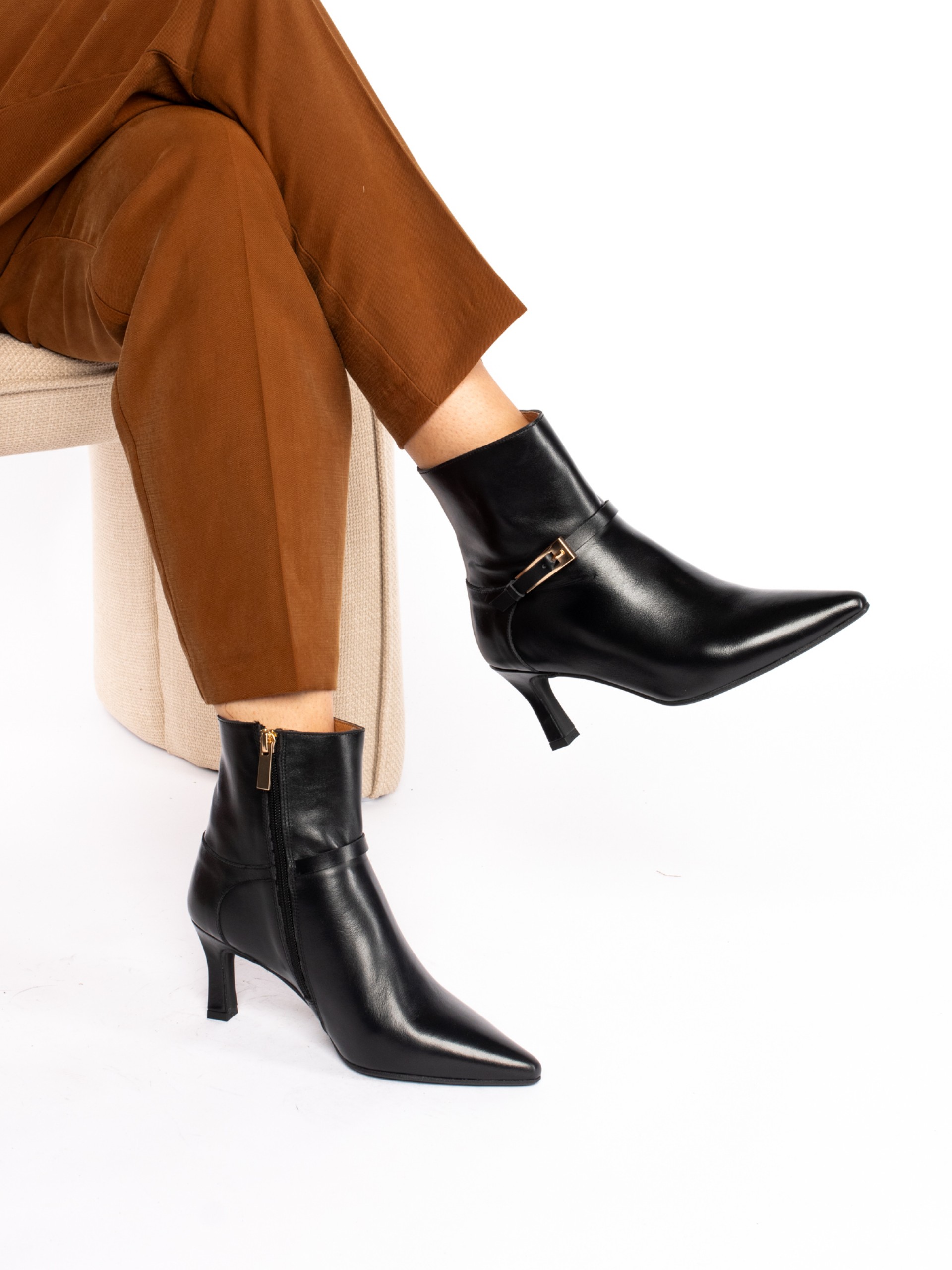 Botim em Pele com detalhe
de fivela