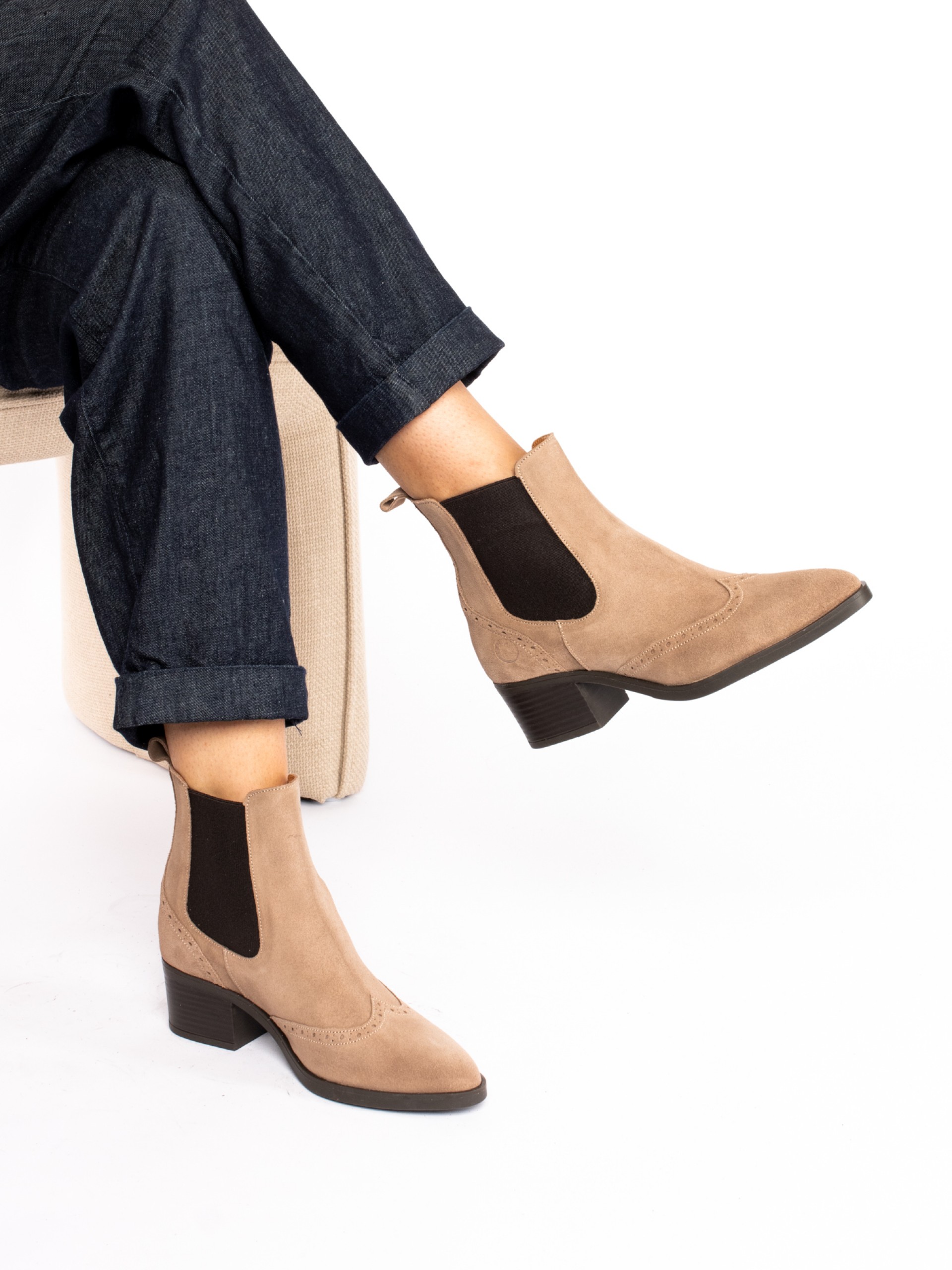 Botim com Elásticos em Camurça