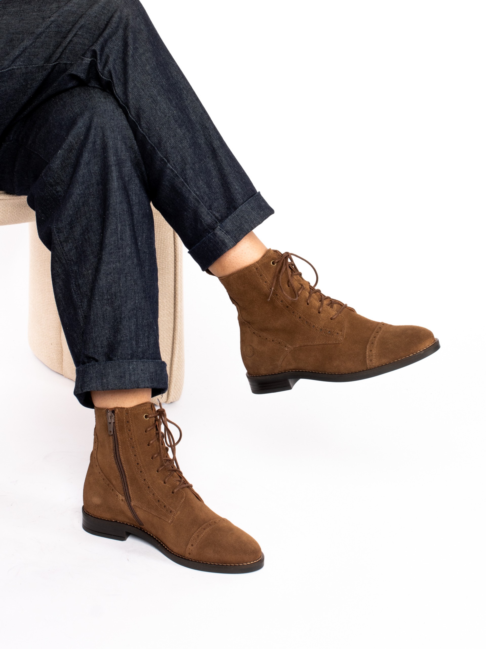 Botim Oxford Atacadores em Camurça