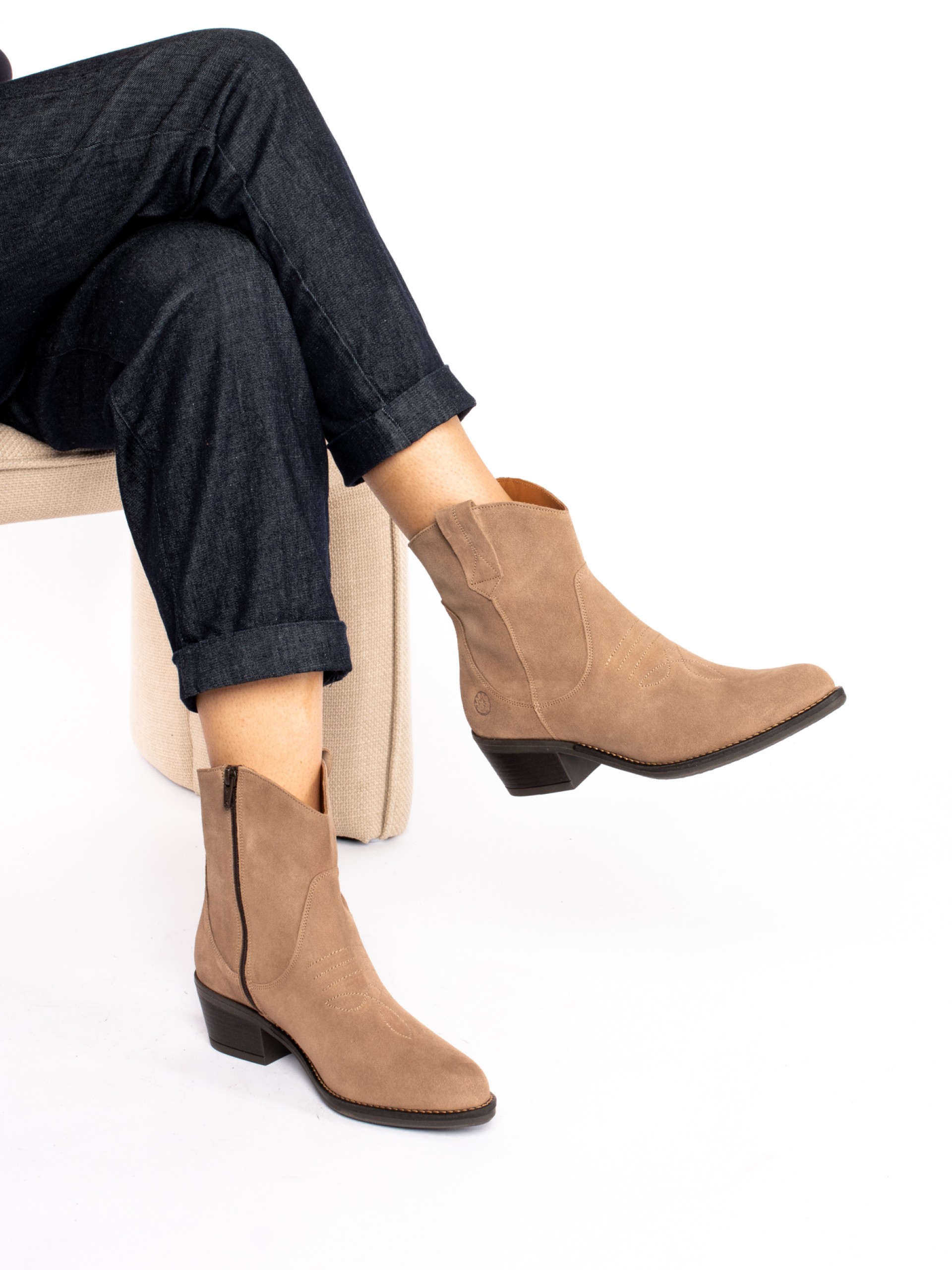 Botim Texano em Camurça