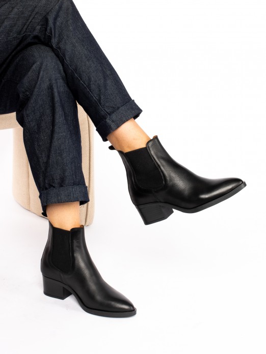 Leather Boot with Heel and Elastic Leather Boot with Heel and Elastic
