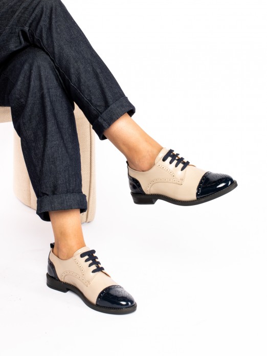 Sapato Oxford Atacadores em verniz