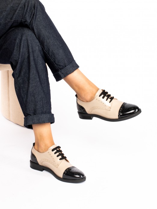 Sapato Oxford Atacadores em verniz
