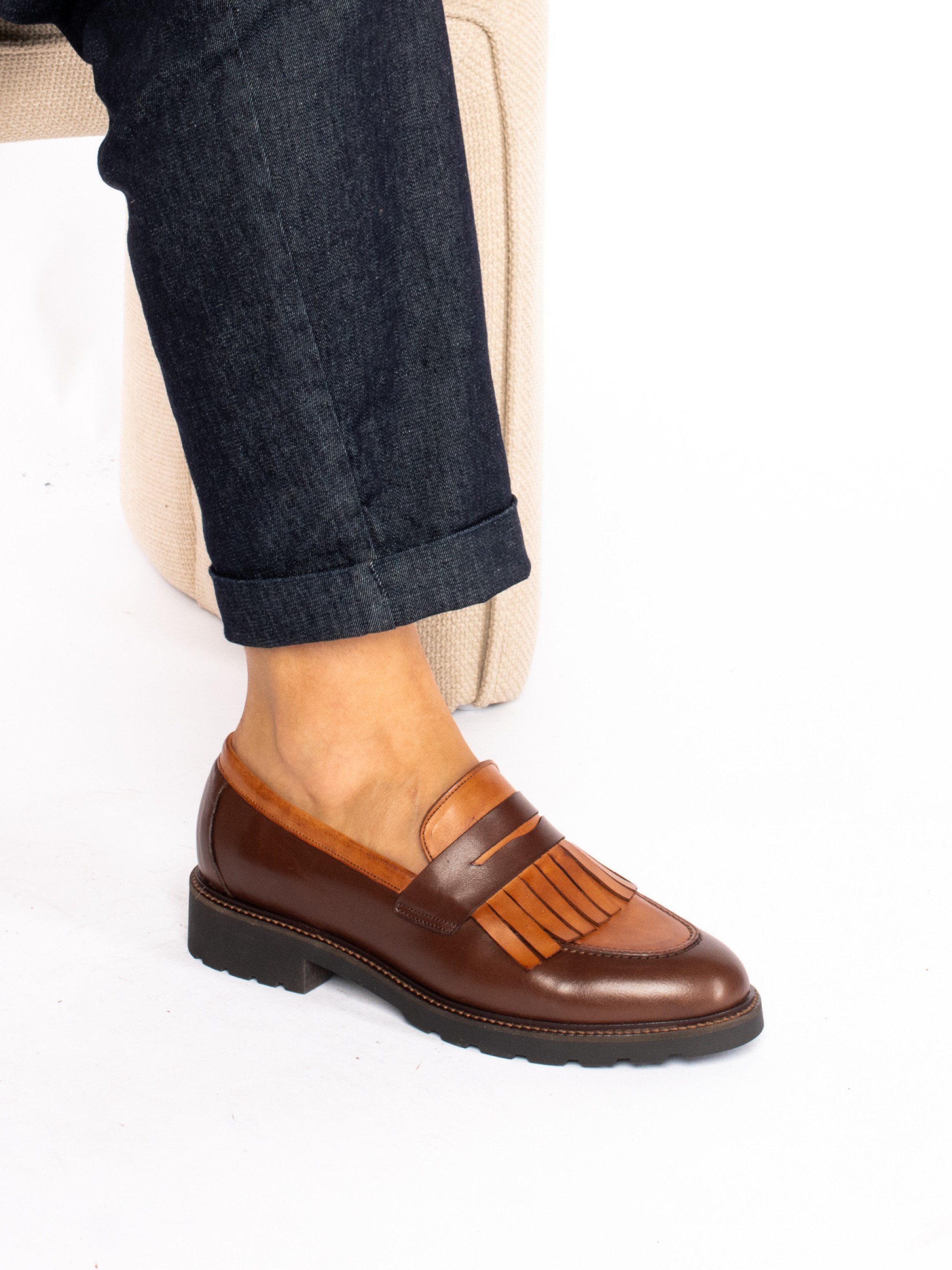 Sapato com franja em pele multicor