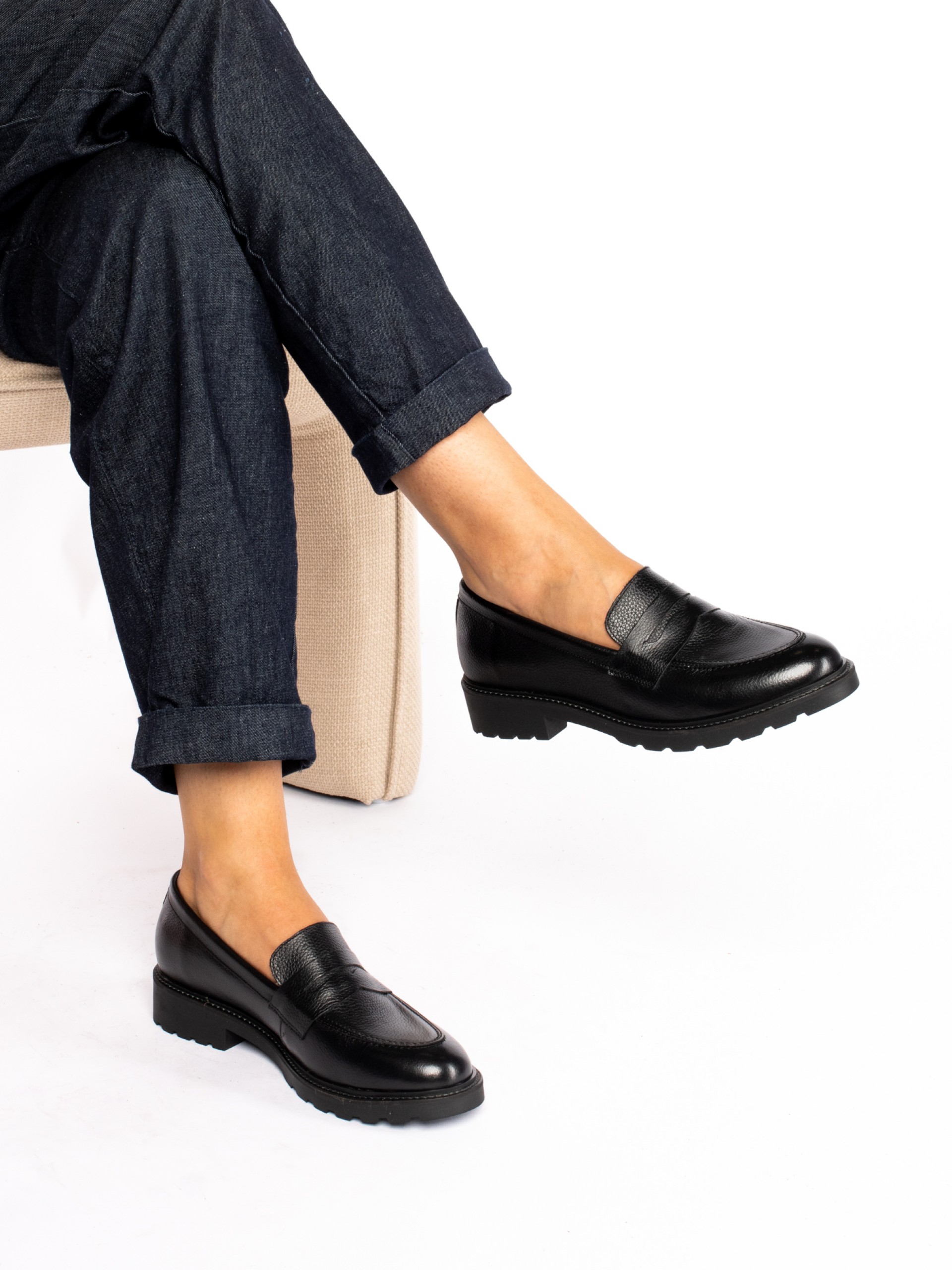 Lotus Classic Shoe in Tan Leather