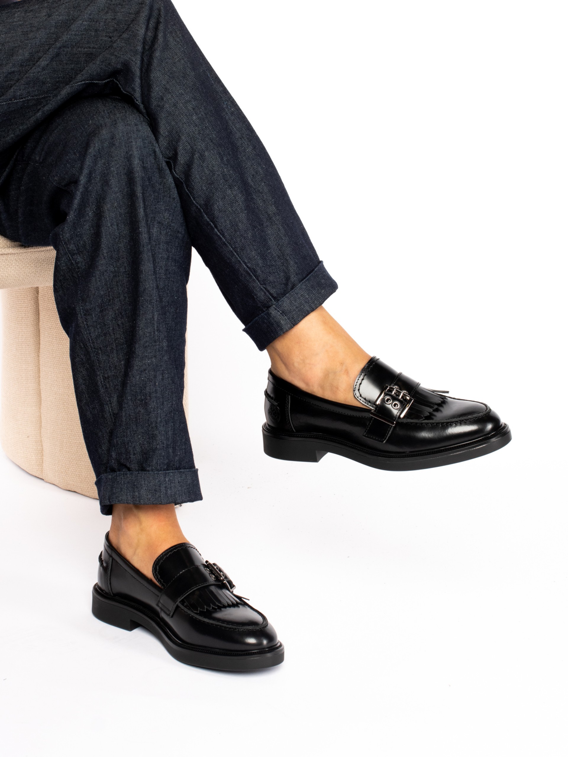 Mocassim em pele com franja