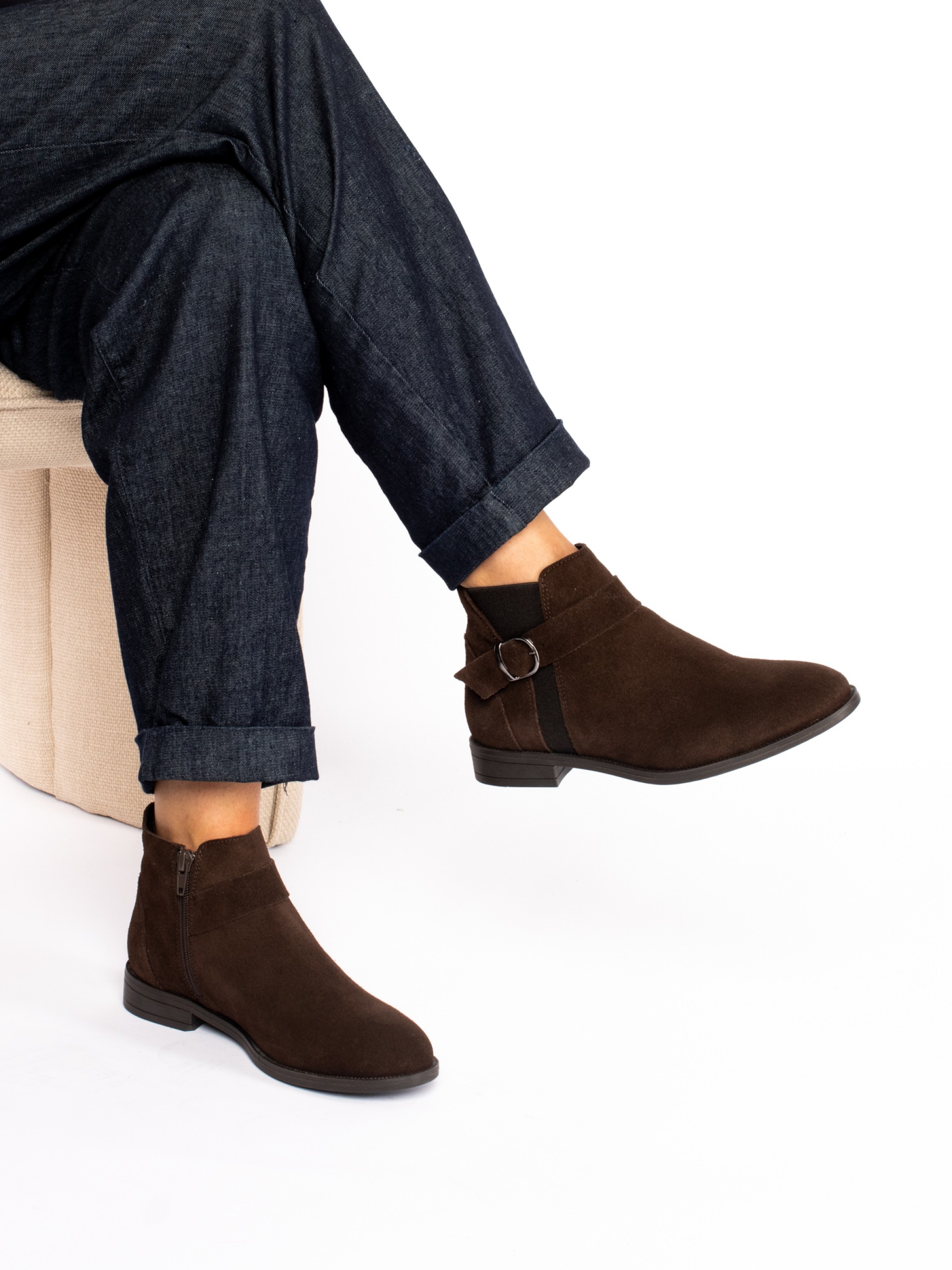 Botim com Elástico fivela Camurça