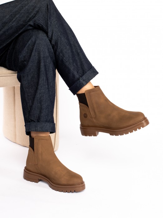 Bota Nobuck com elstico