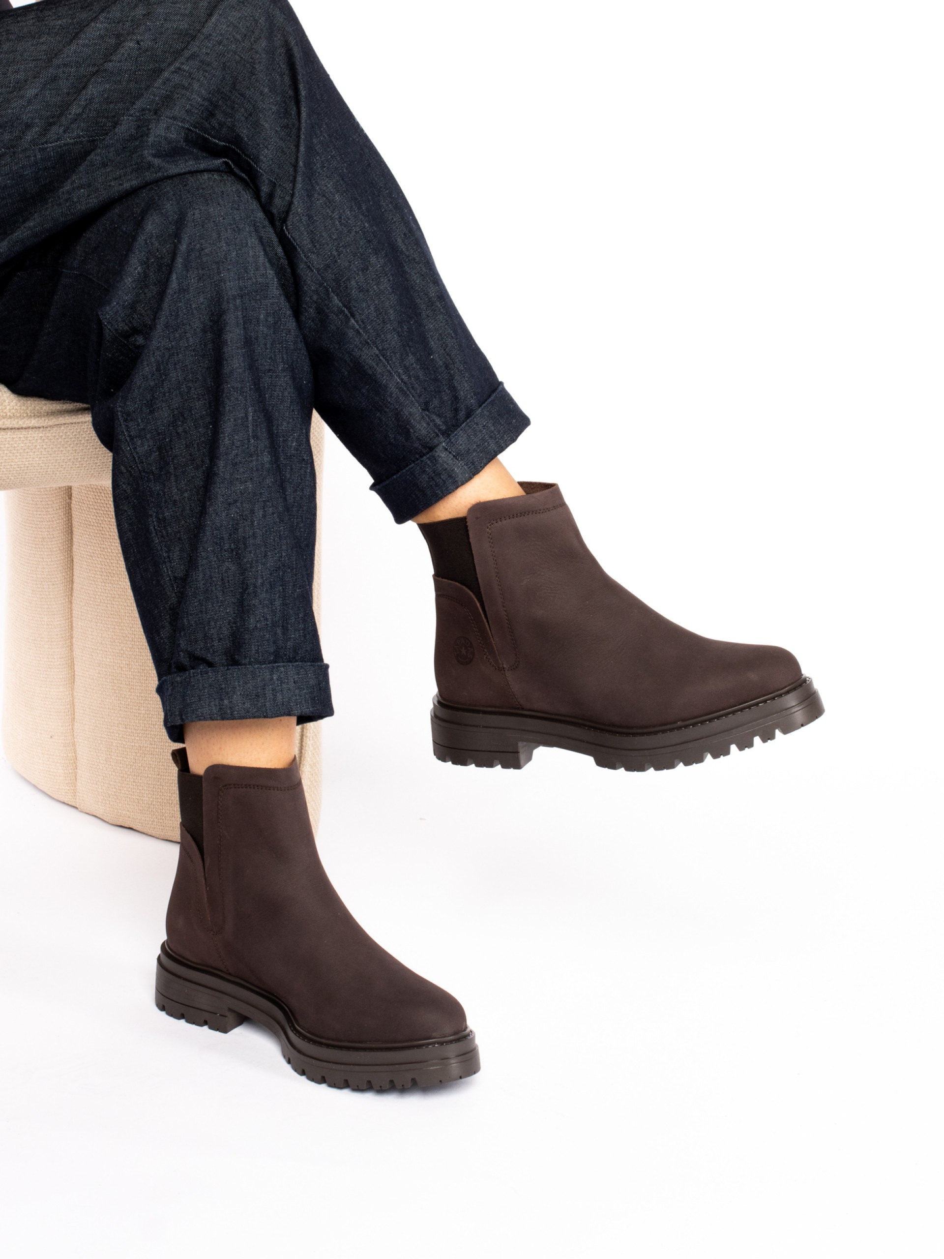 Bota Nobuck com elástico