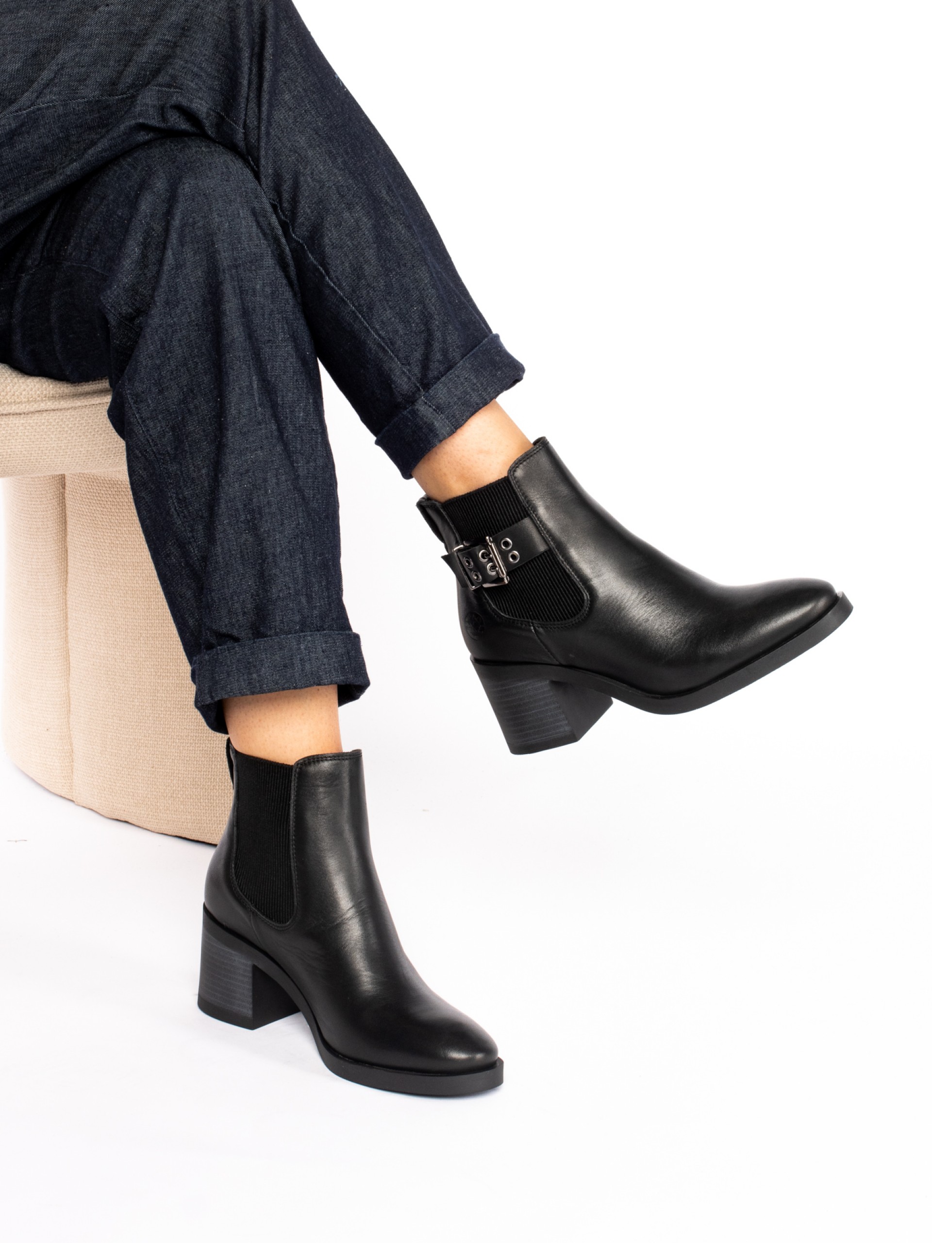 Botim de salto em pele