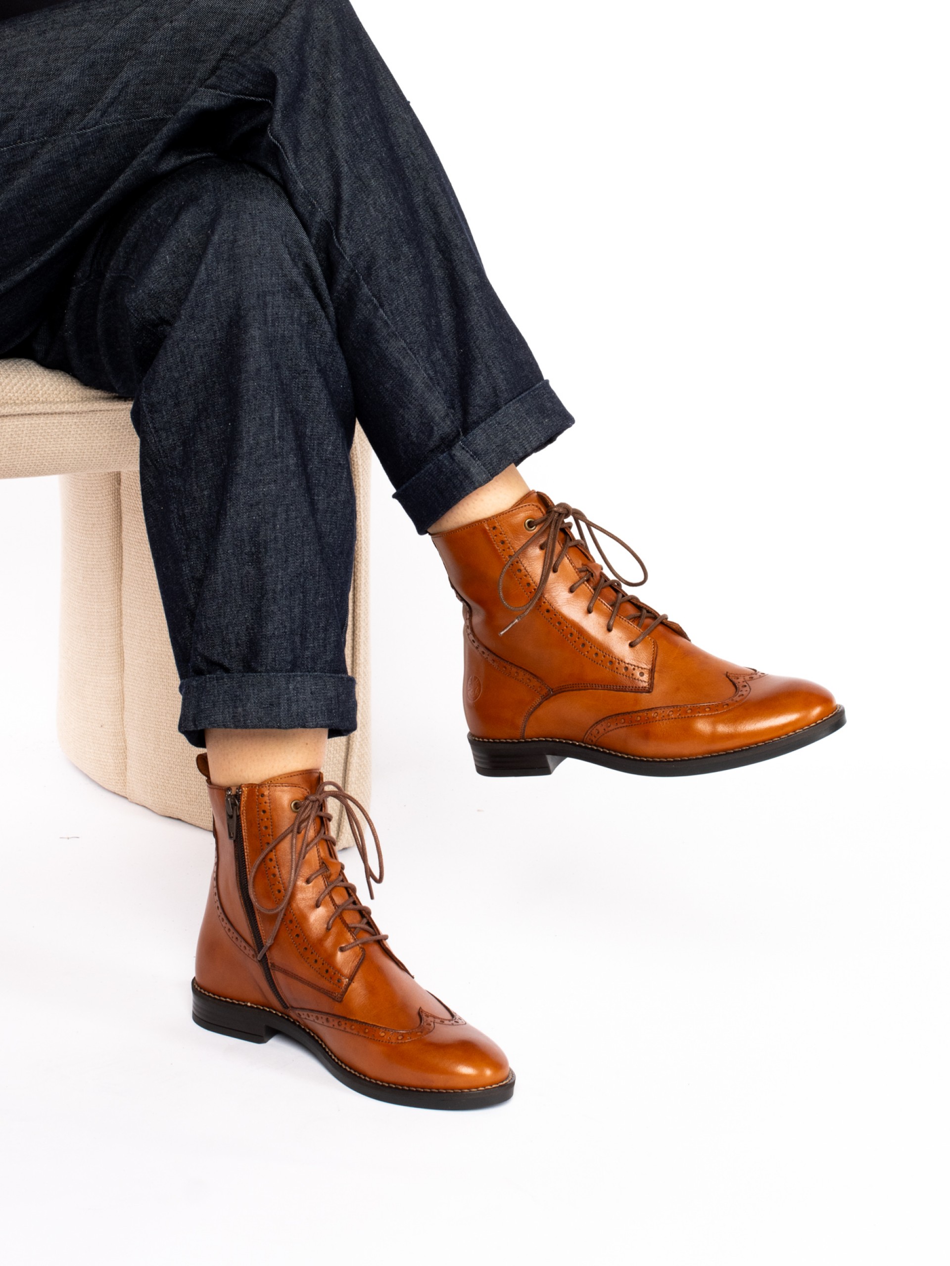 Botim Oxford Atacadores em Pele