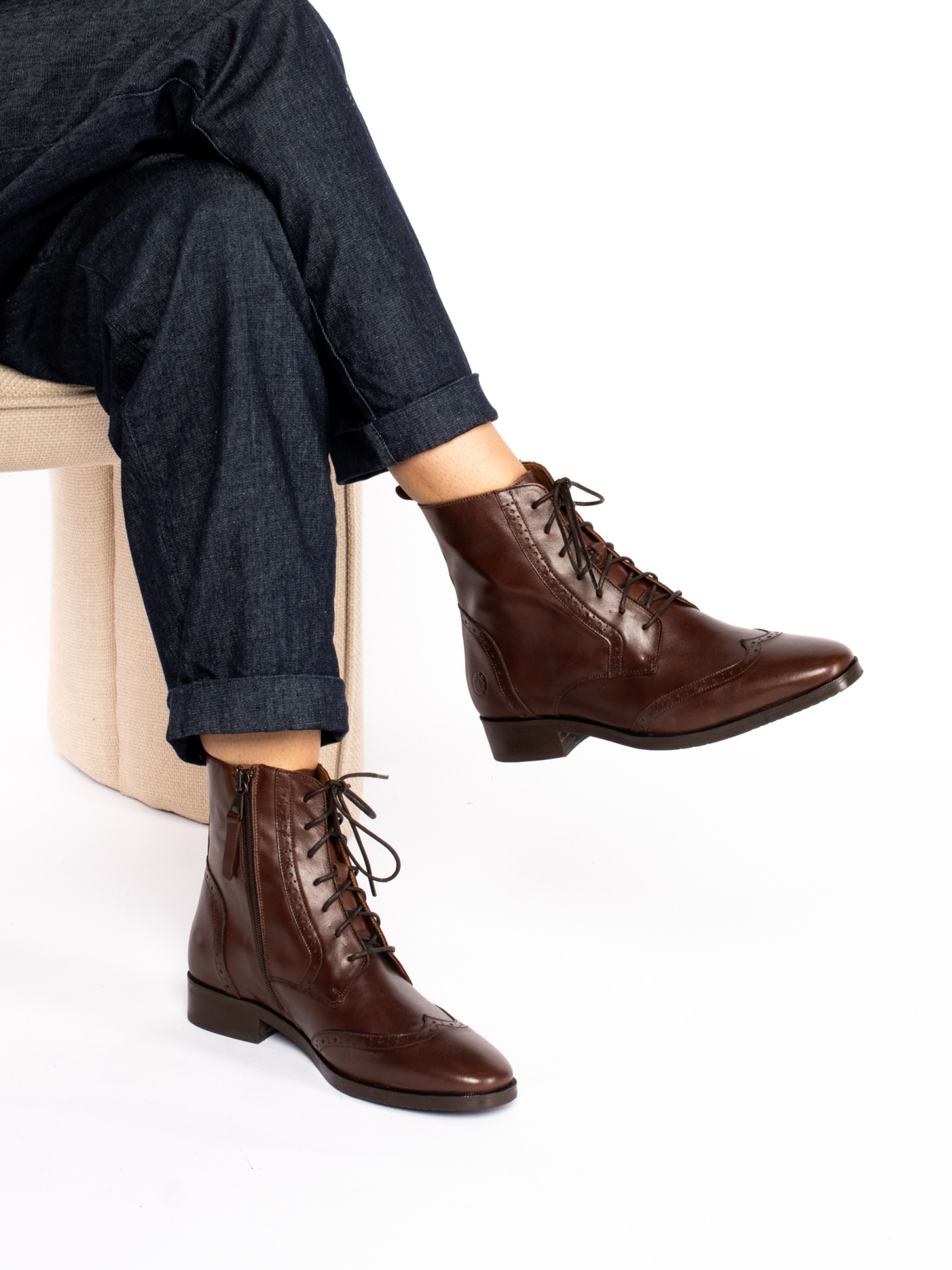 Botim Oxford em Pele