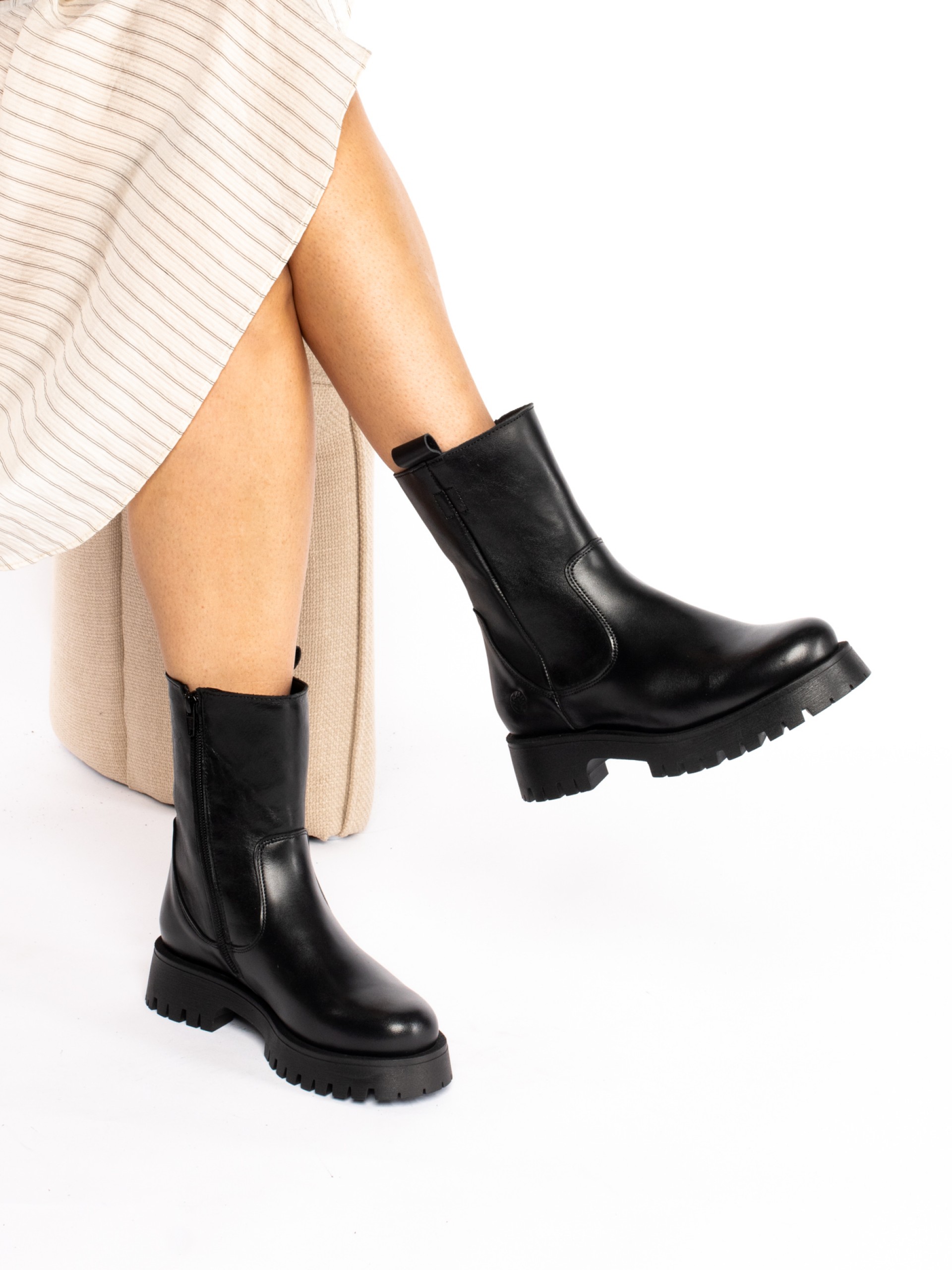 Bota Sola Grossa em Pele