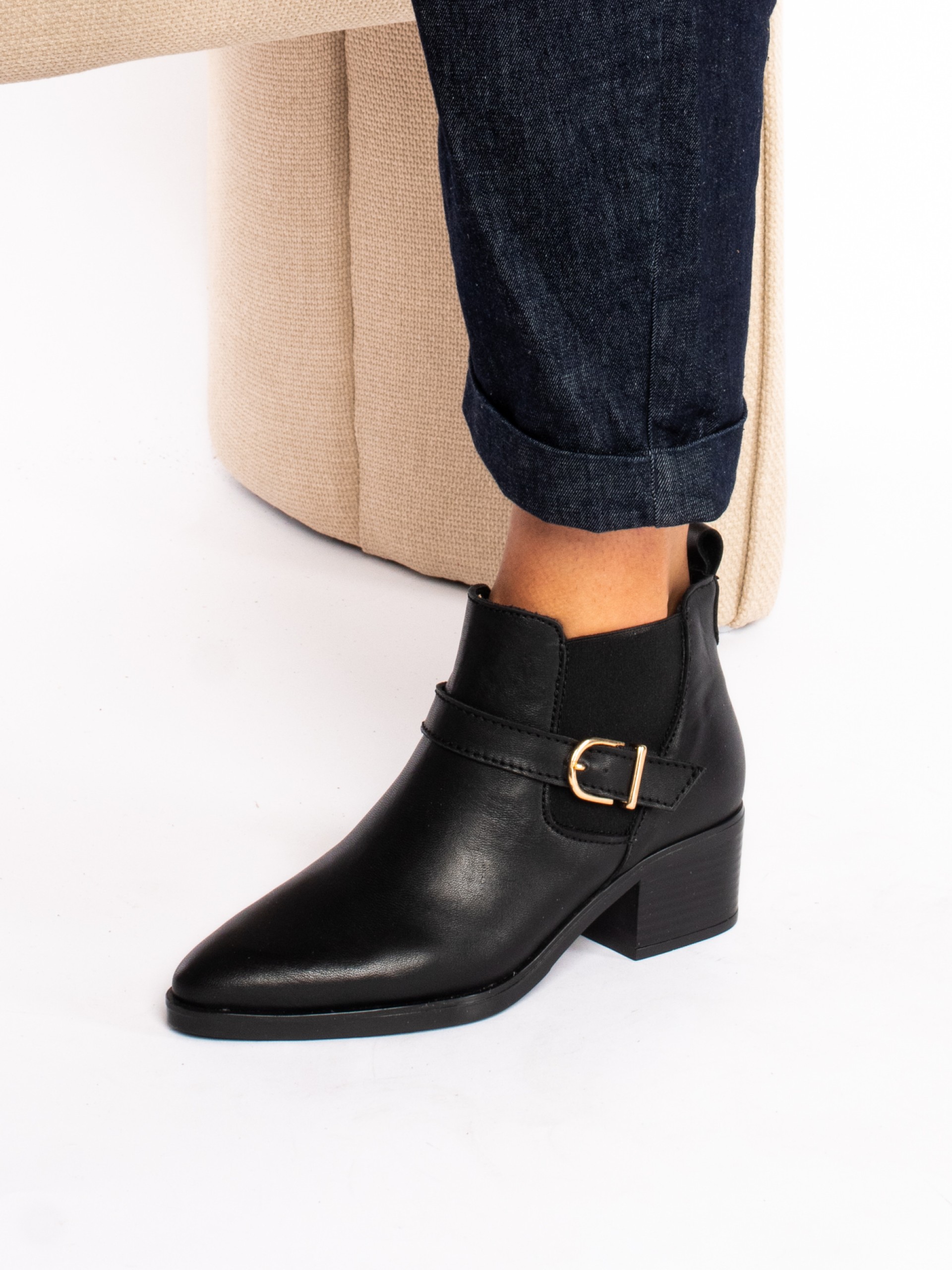 Ankle boots with elastic and leather buckle