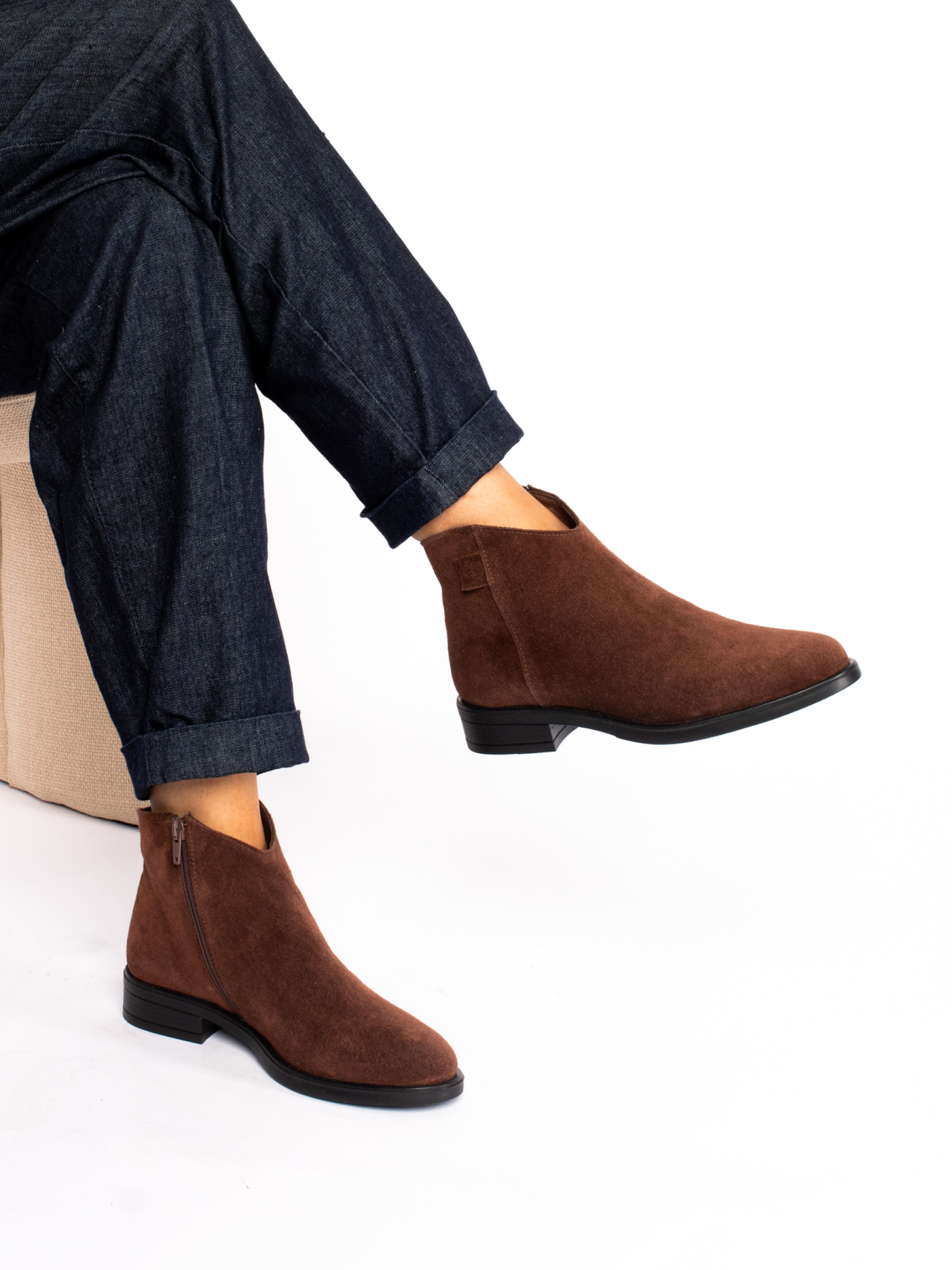 Botim Curto em Camurça