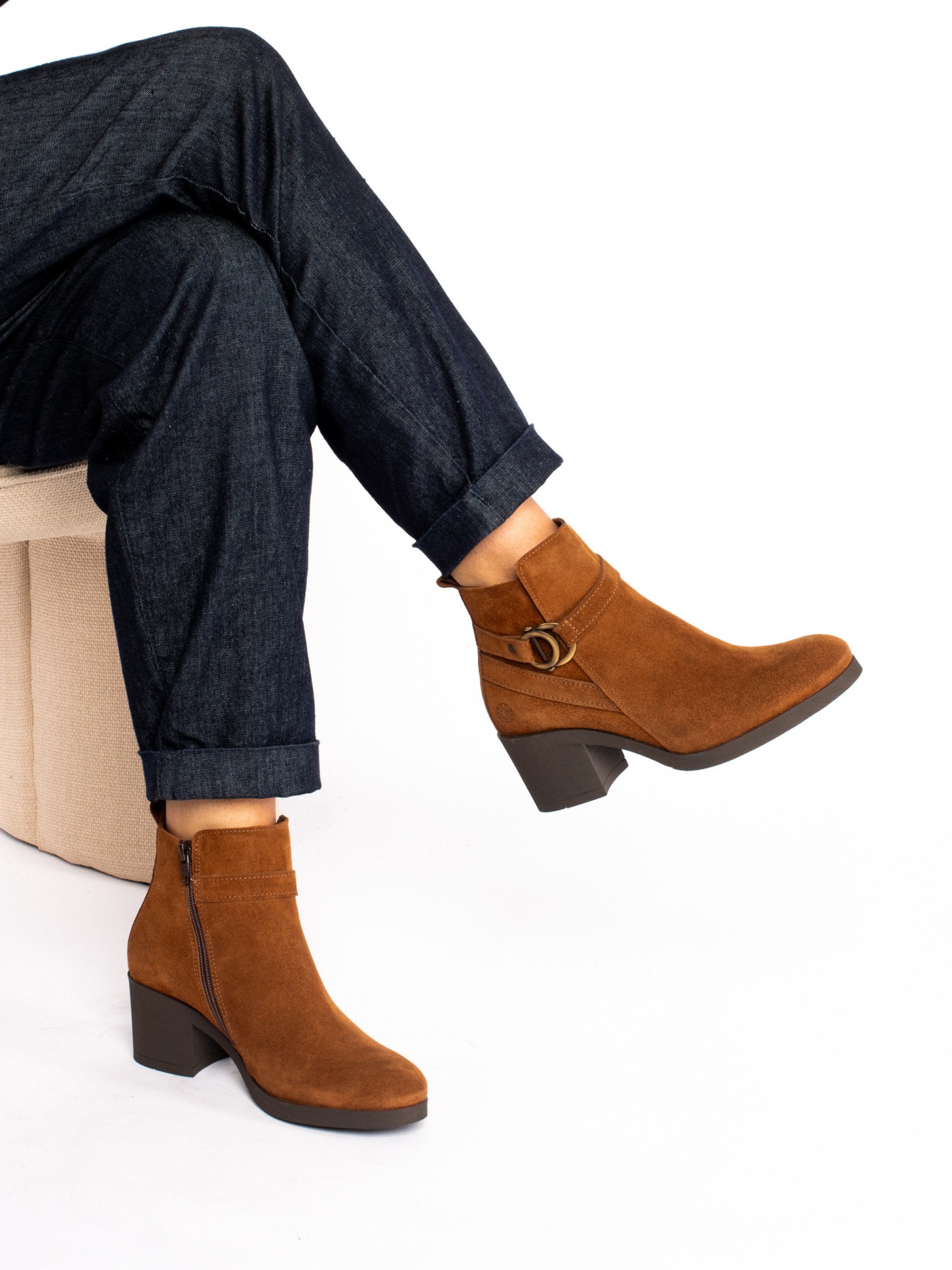 Botim em Camurça com aplicação