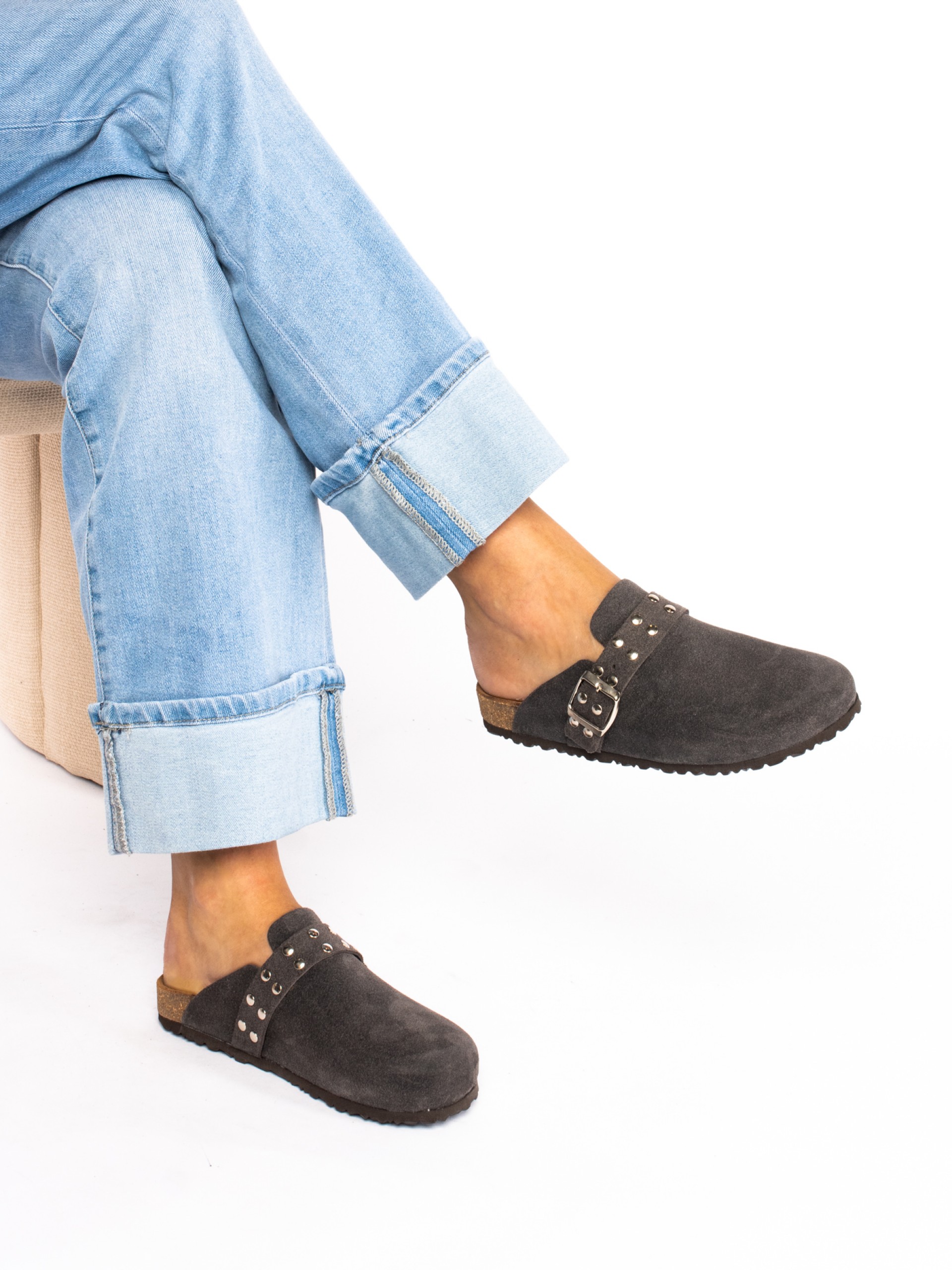 Clogs em Camurça com tachas