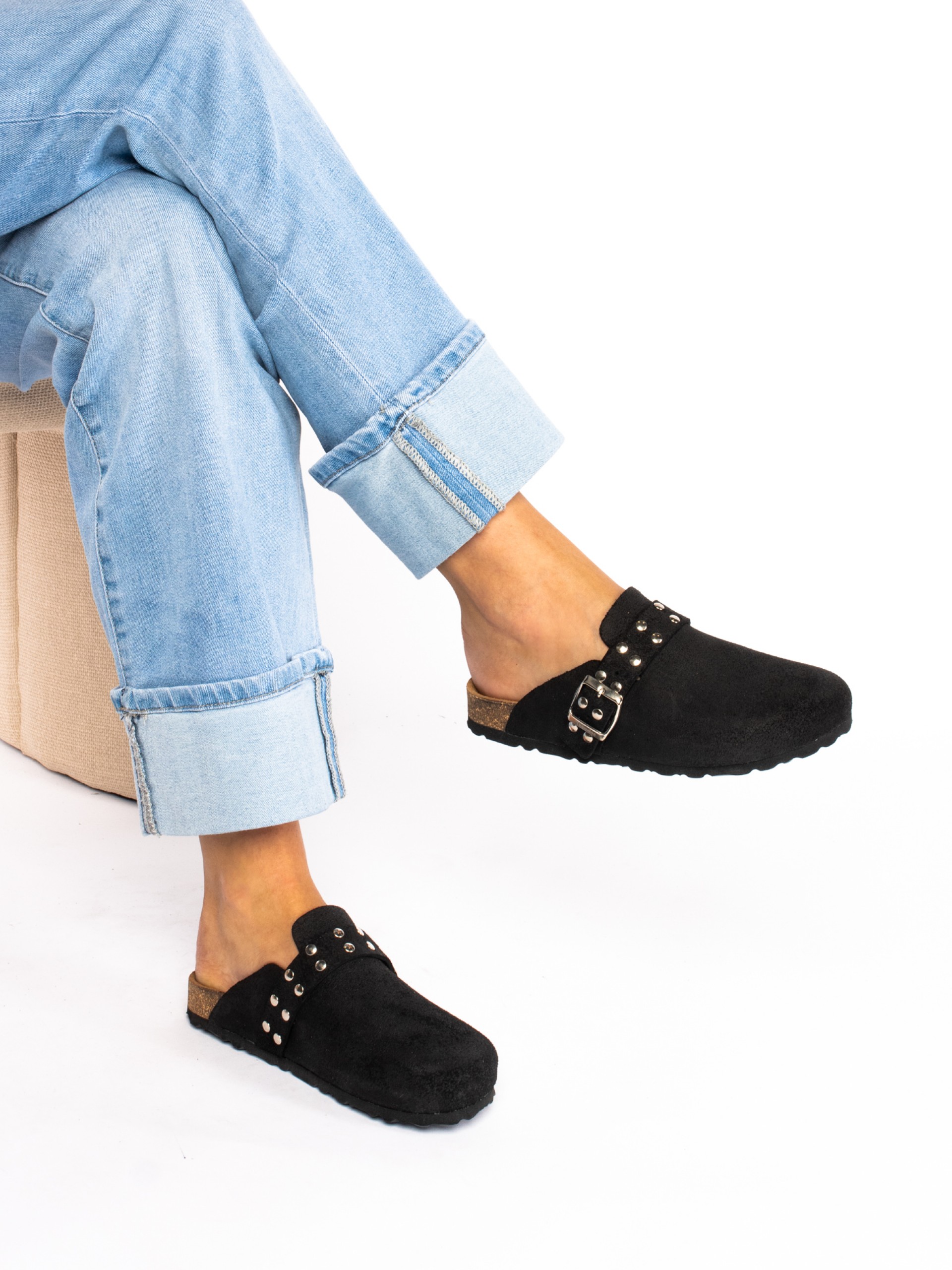 Clogs em Camurça com tachas