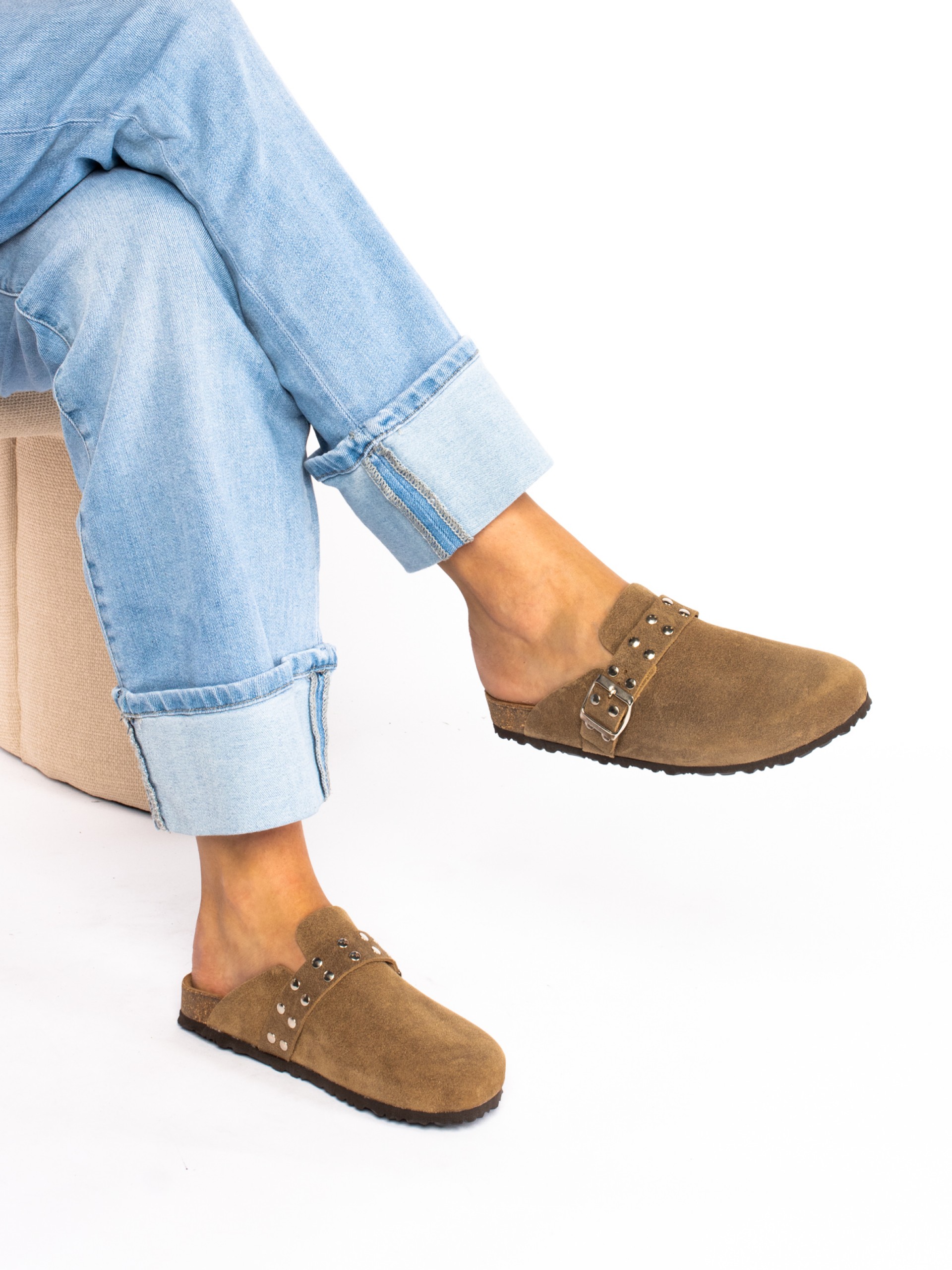 Clogs em Camurça com tachas