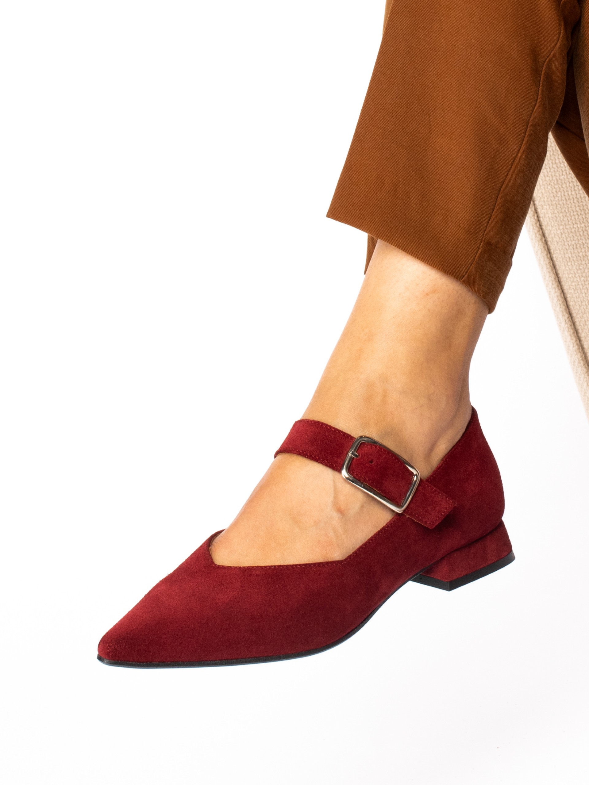 Suede buckle shoe