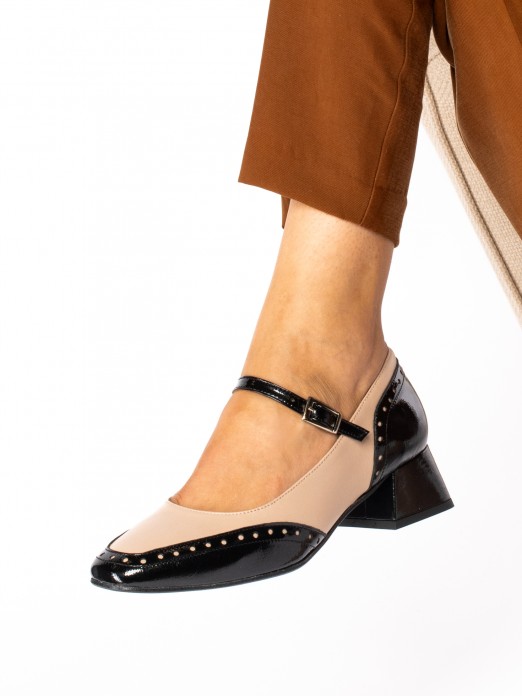Medium heel shoe in leather and 
patent leather