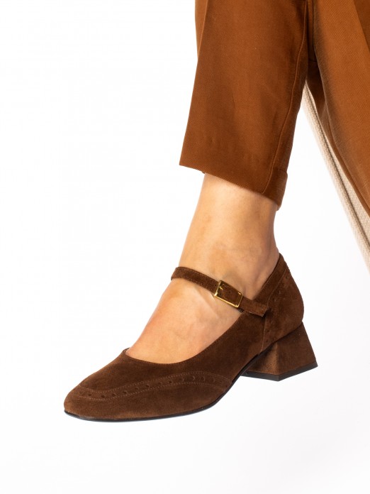 Suede Mid-Heel Shoe with
 English Perforation