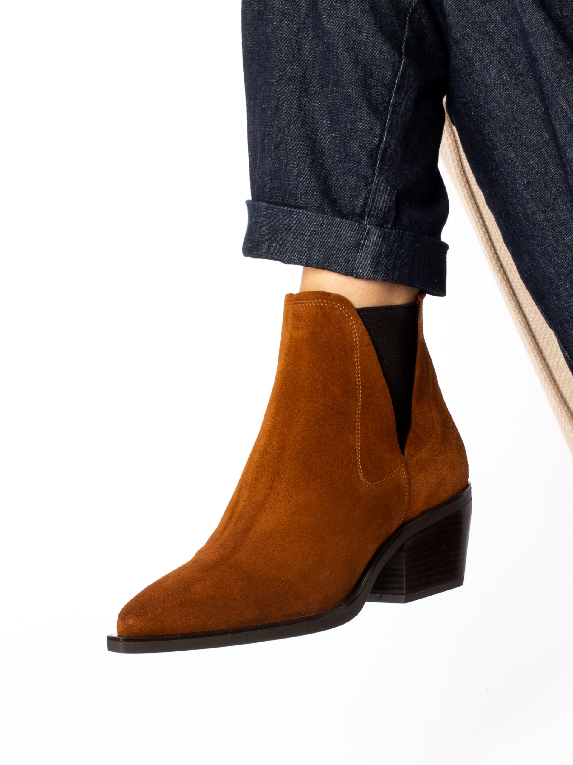 Botim Texano em Camurça