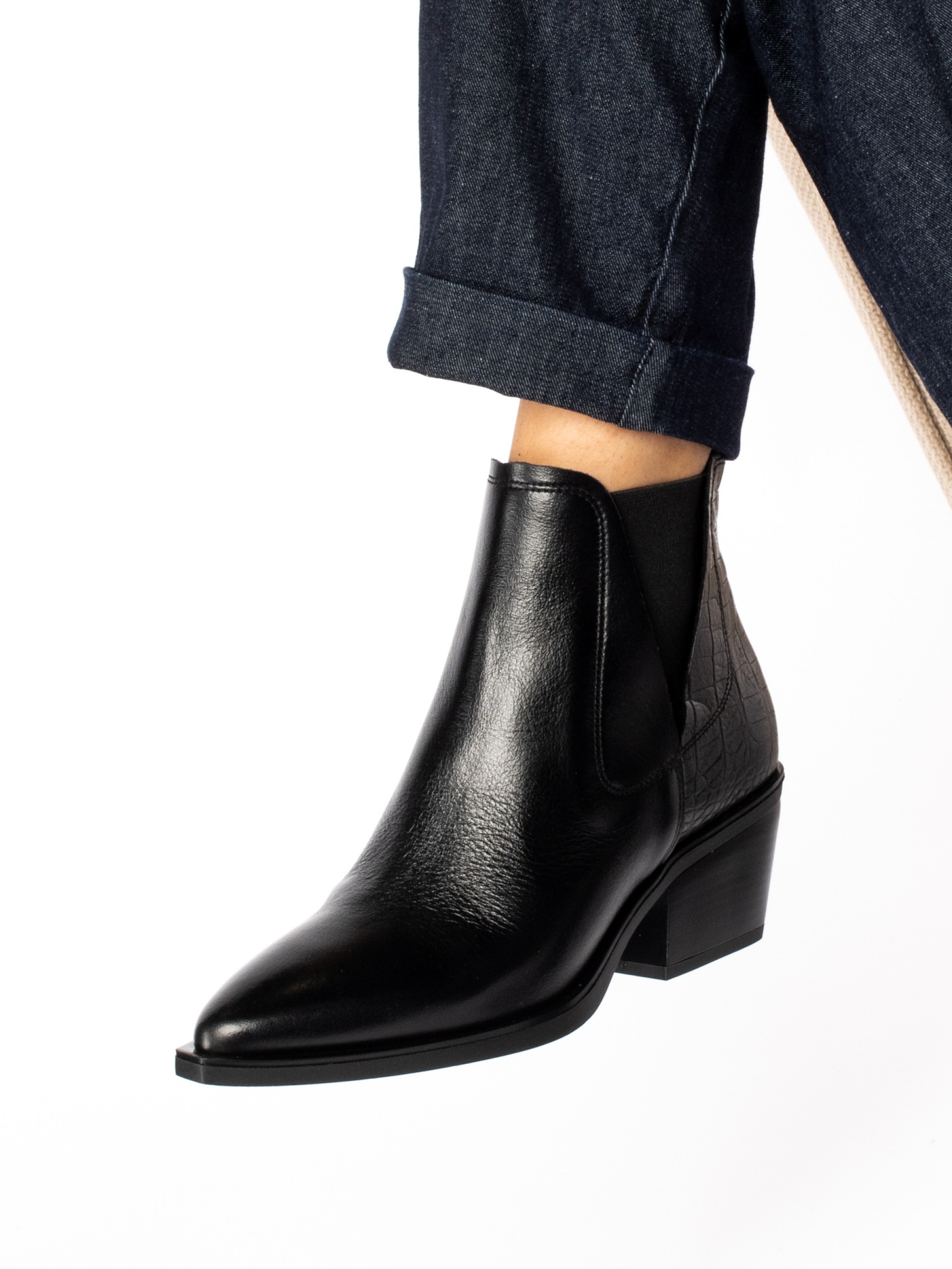 Botim Texano em Pele