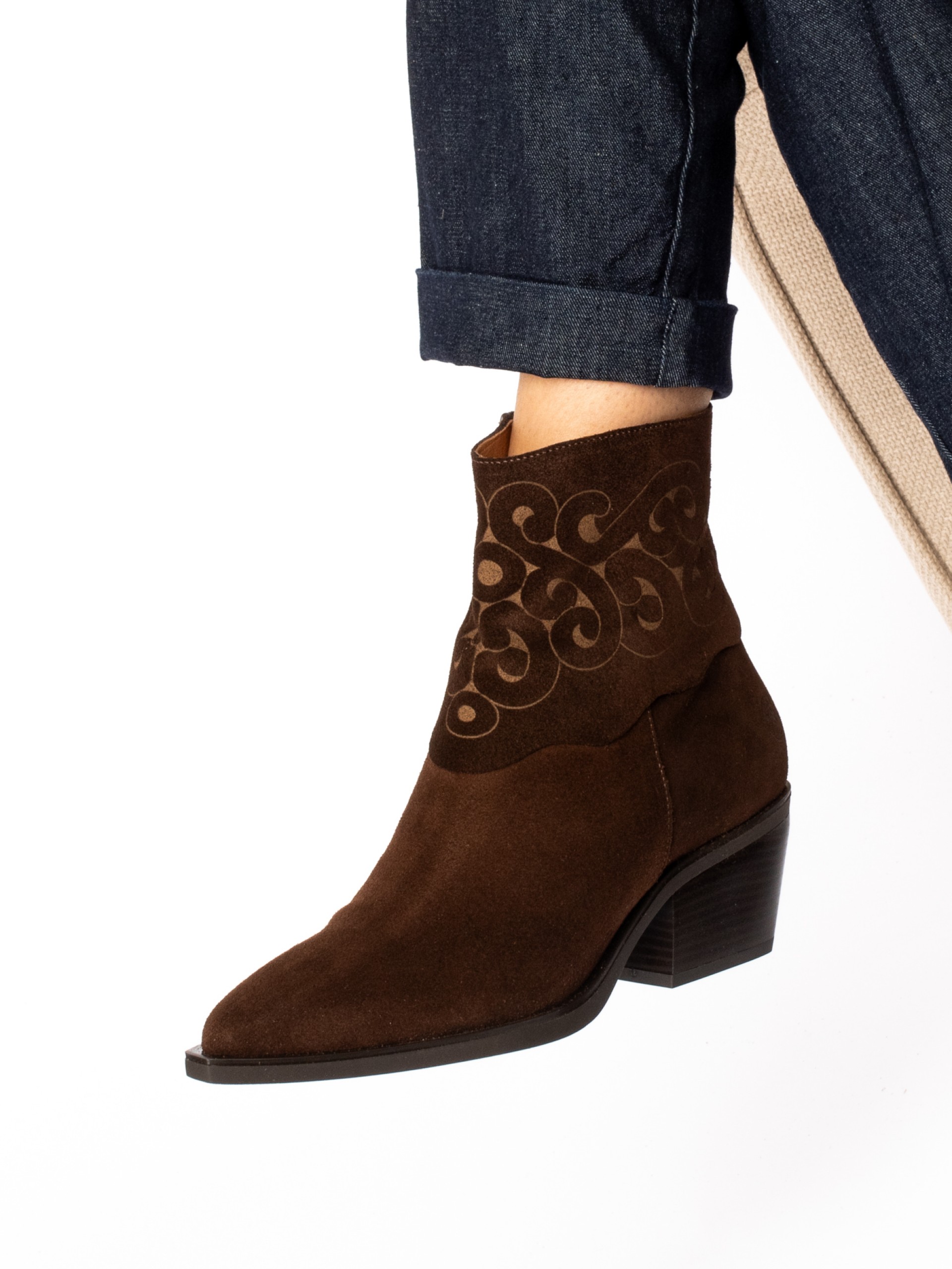 Botim em Camurça com Gola