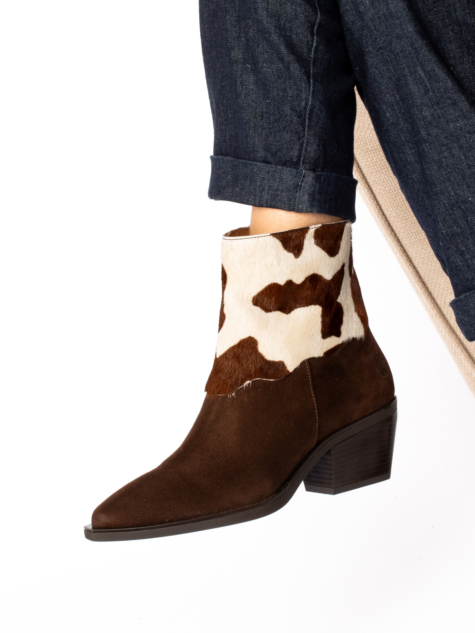 Botim estilo texano com Gola em Pêlo