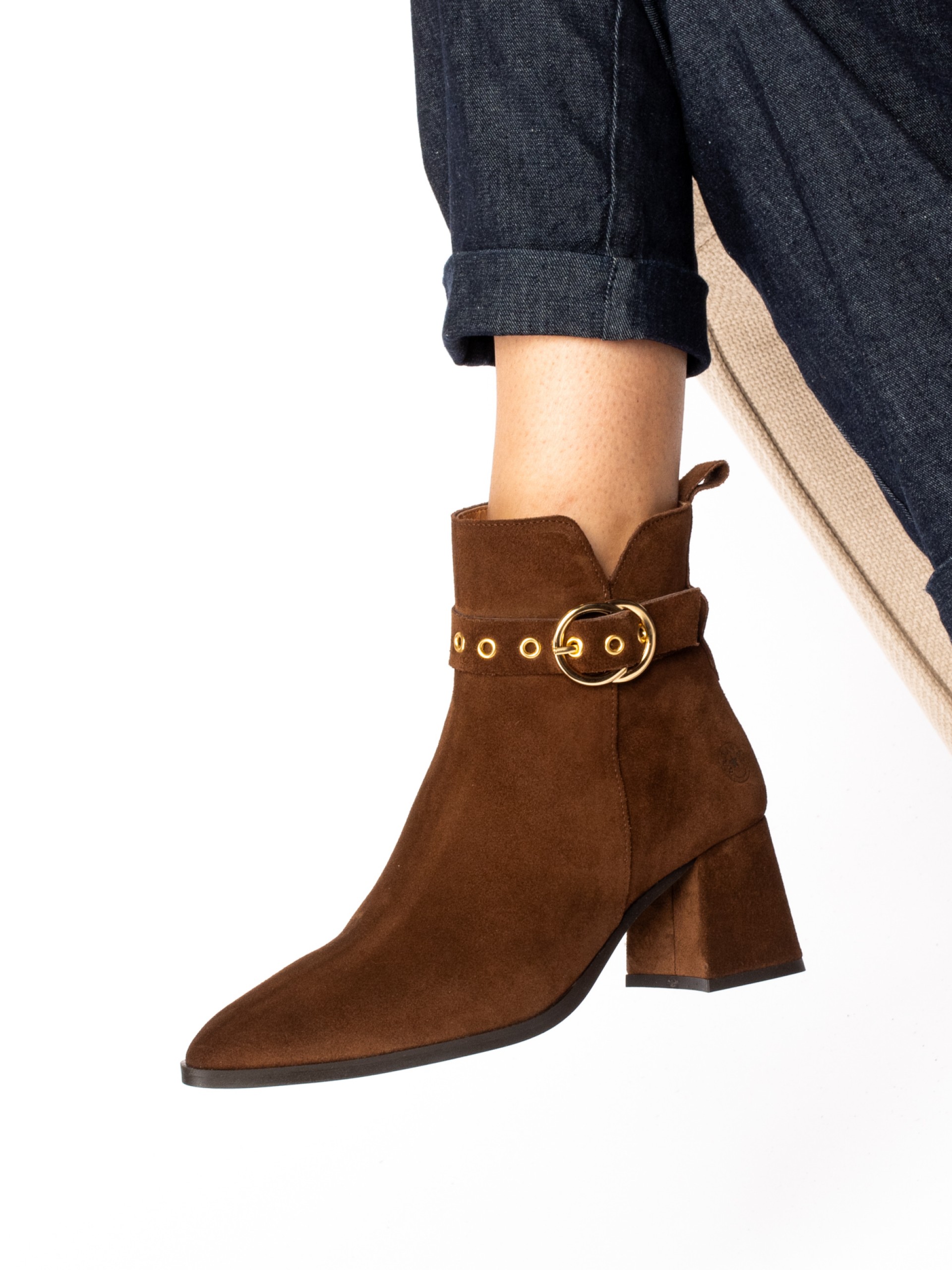 Botim em Camurça com Fivela