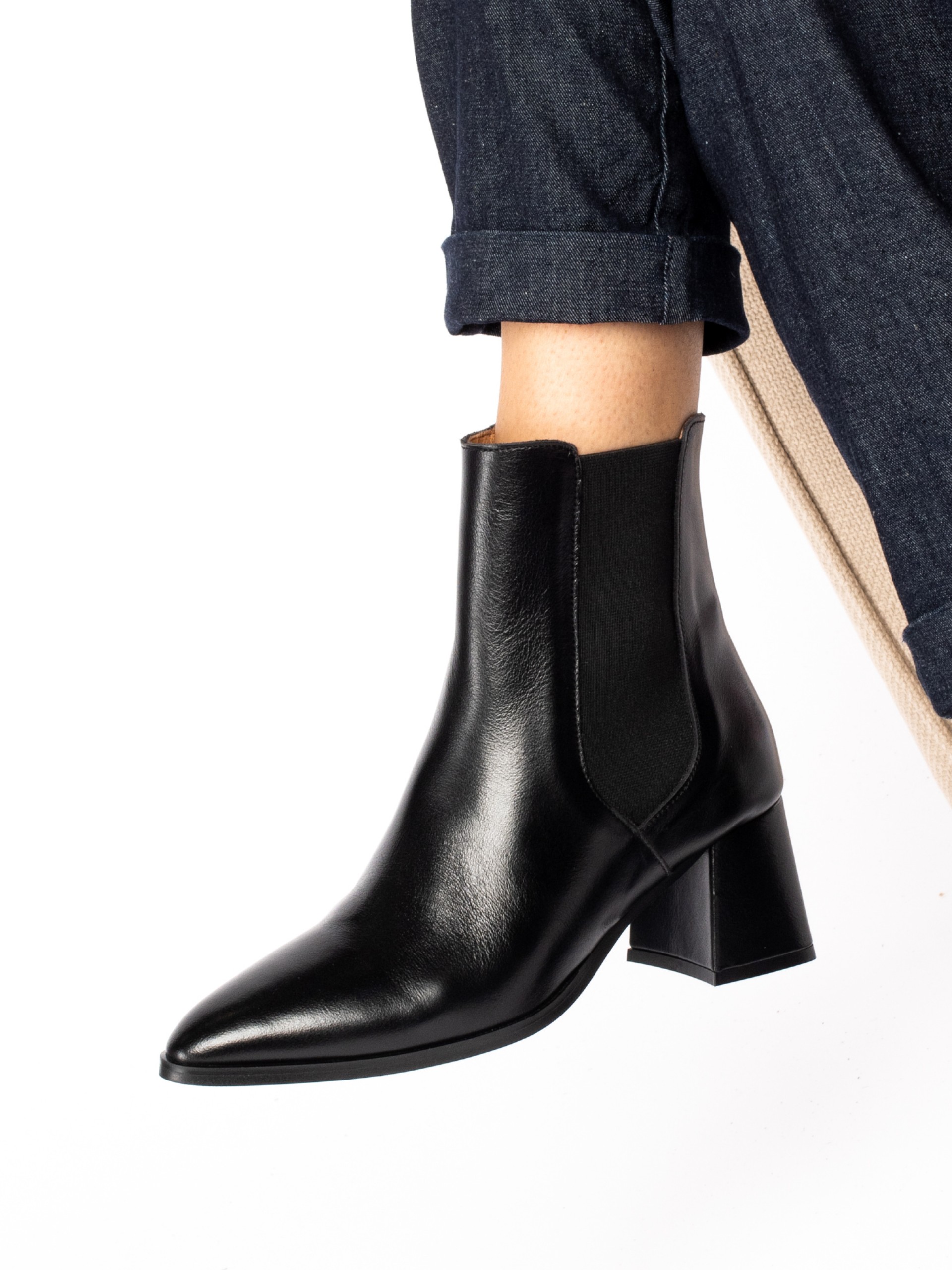 Botim de Salto em Pele