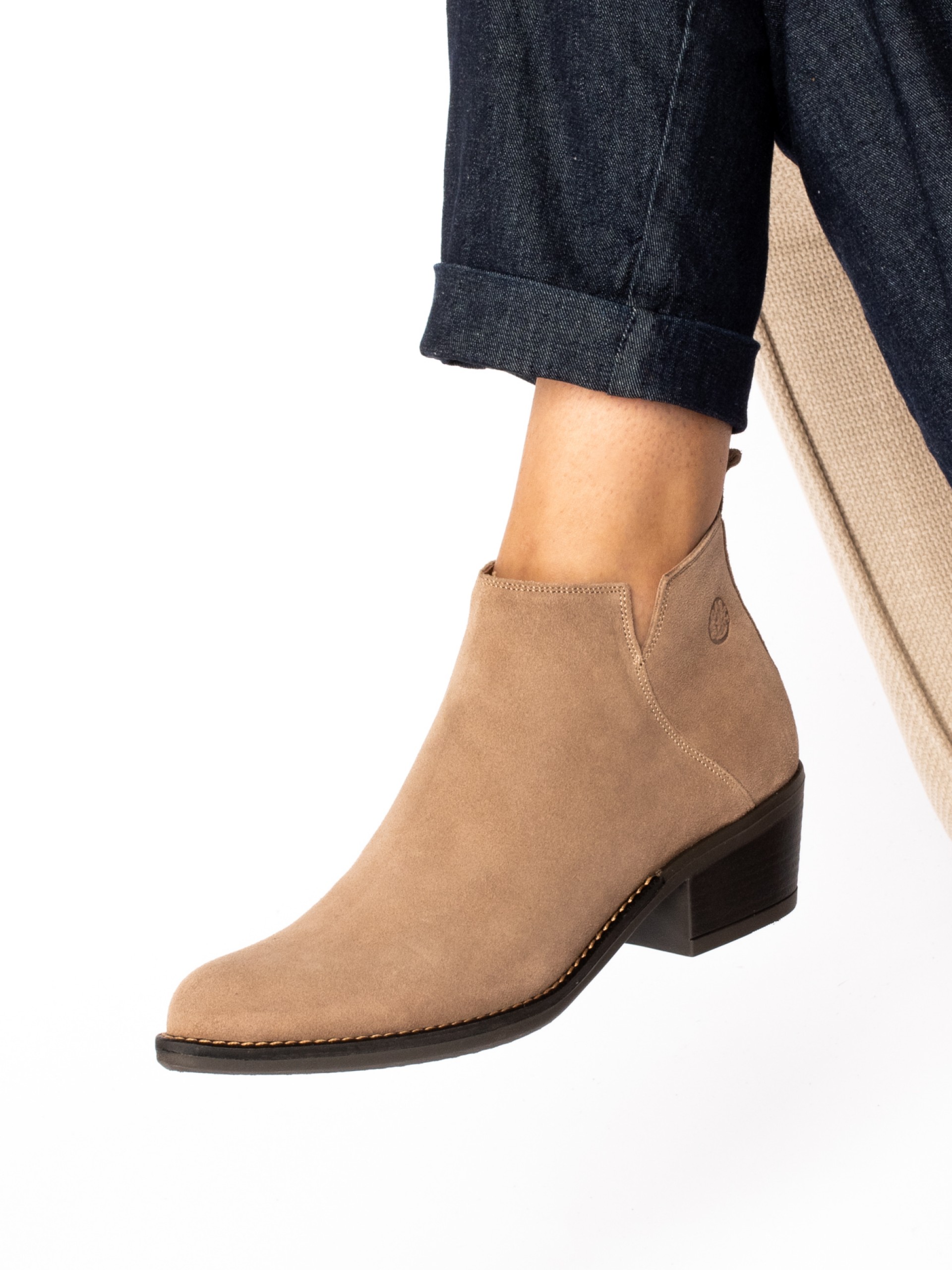 Botim Estilo Texano em Camurça