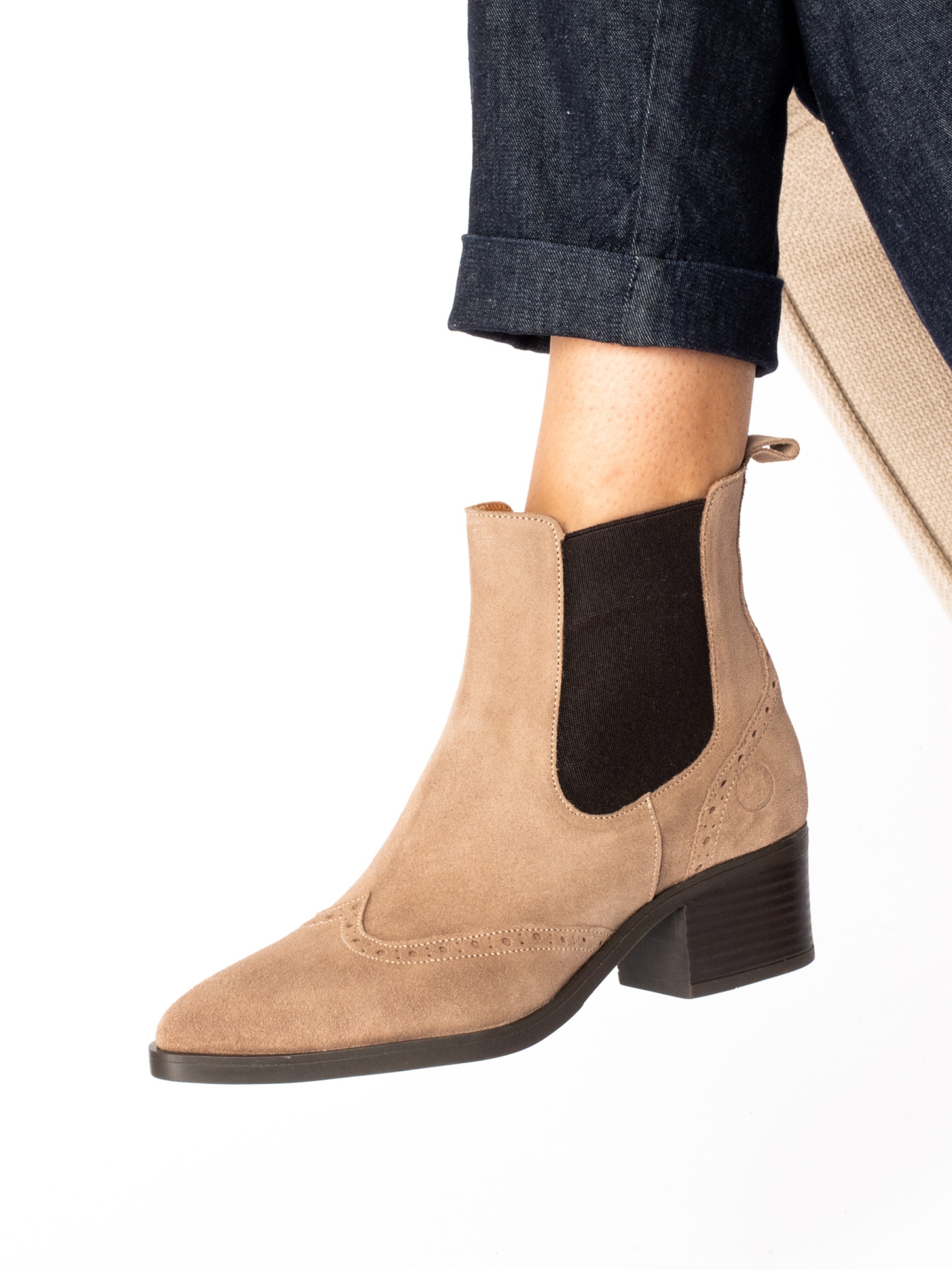 Botim com Elásticos em Camurça