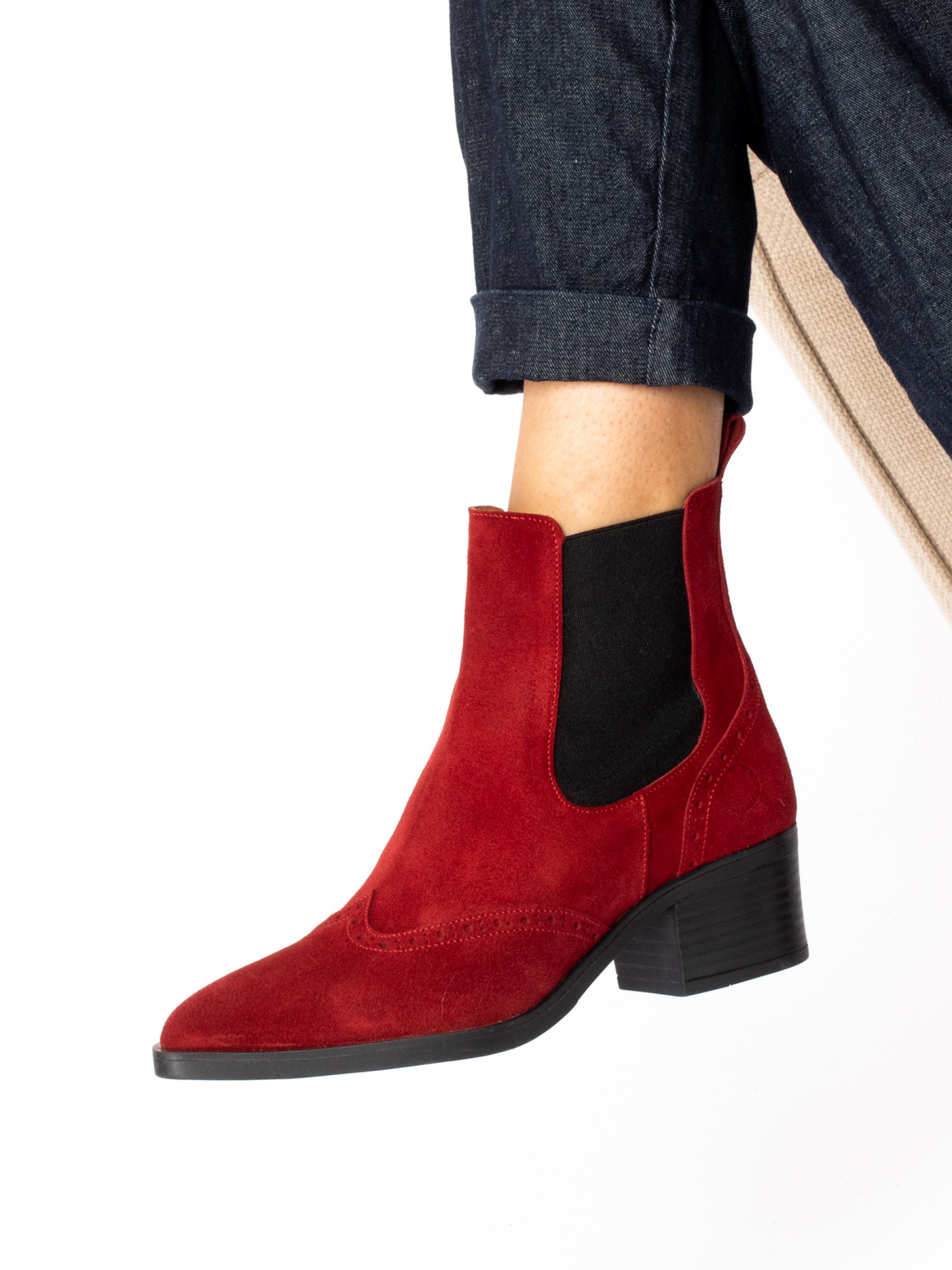 Botim com Elásticos em Camurça