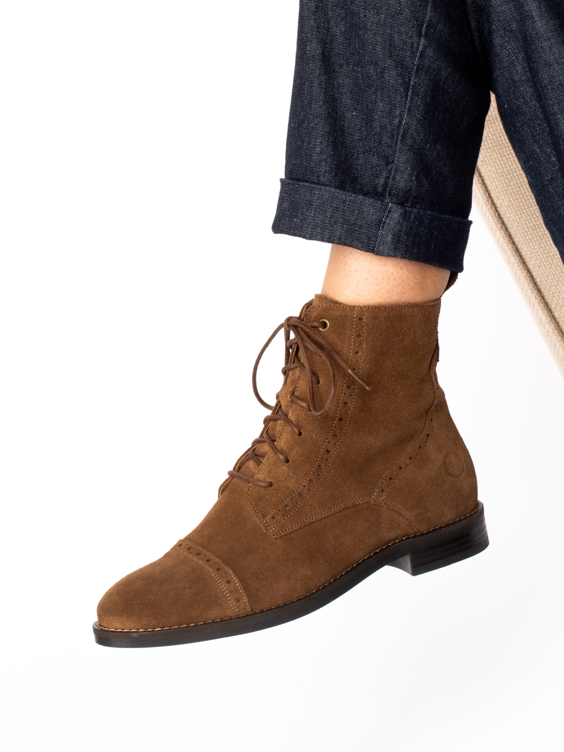 Botim Oxford Atacadores em Camurça