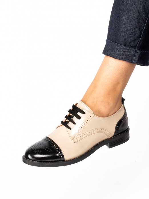 Sapato Oxford Atacadores em verniz