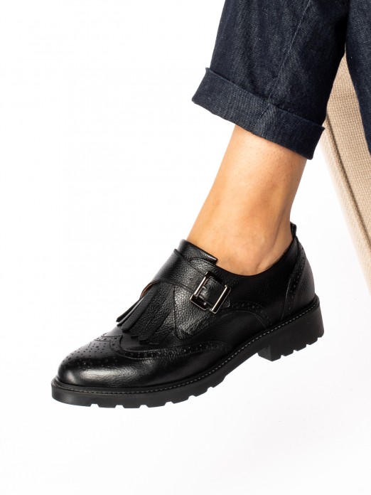 Sapato Oxford com Fivela em Pele