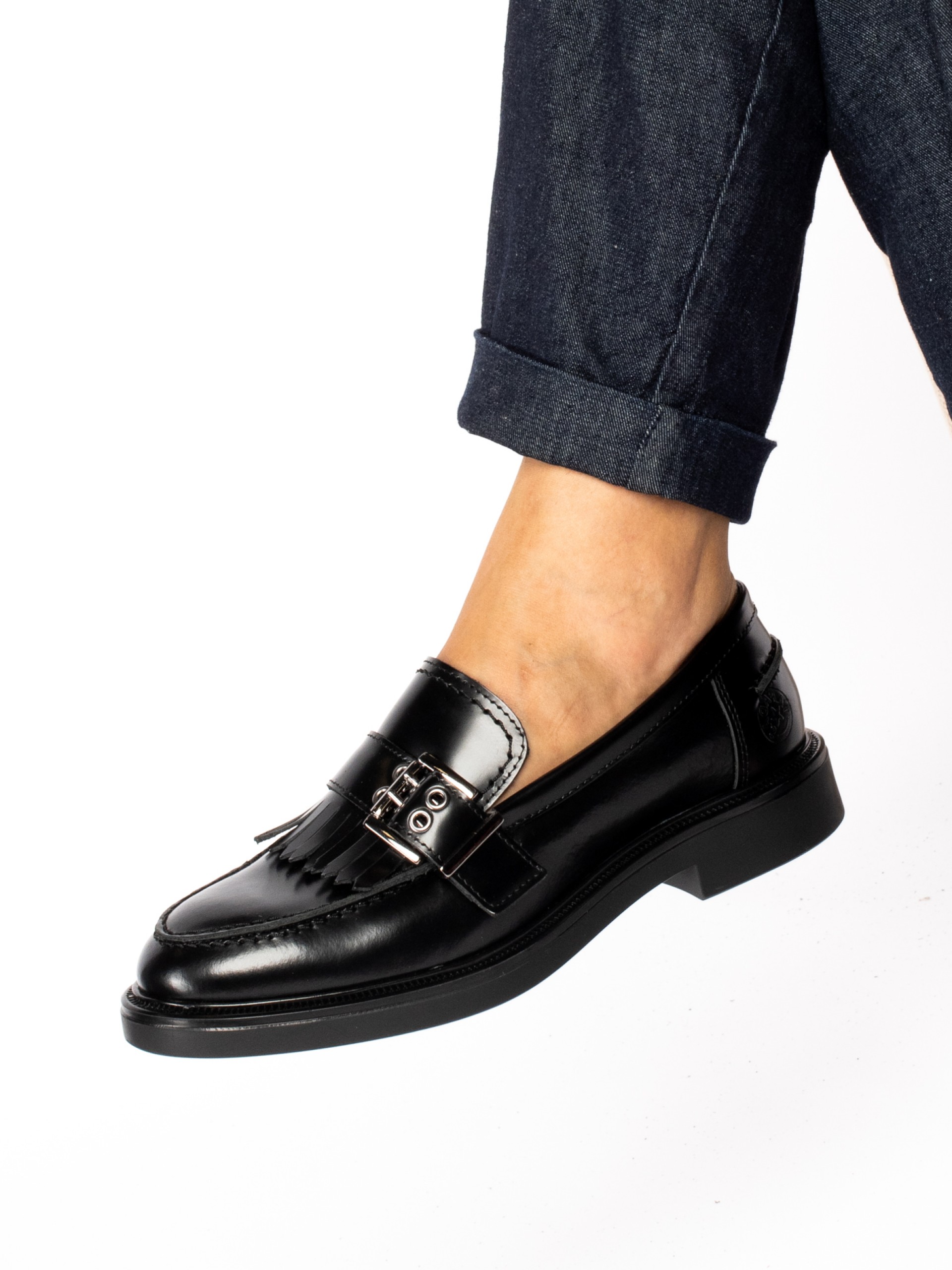 Mocassim em pele com franja