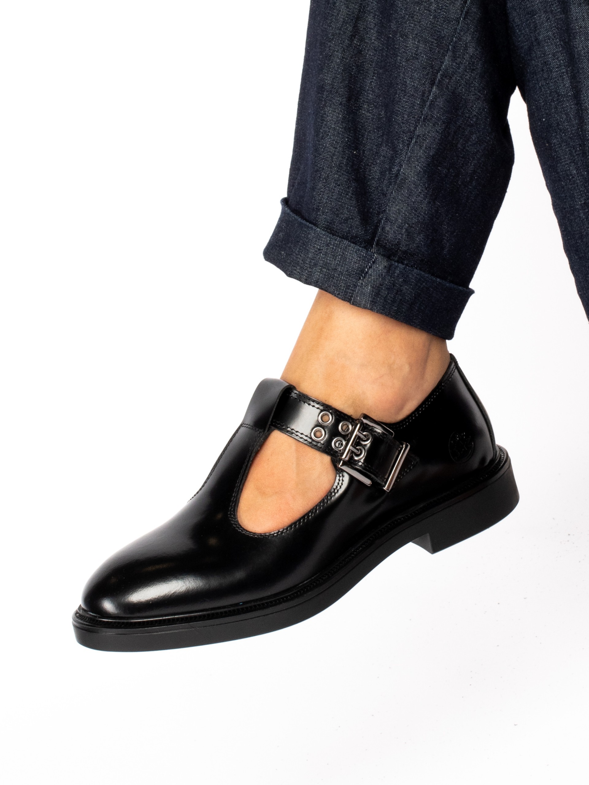 Polished leather shoe
with strap